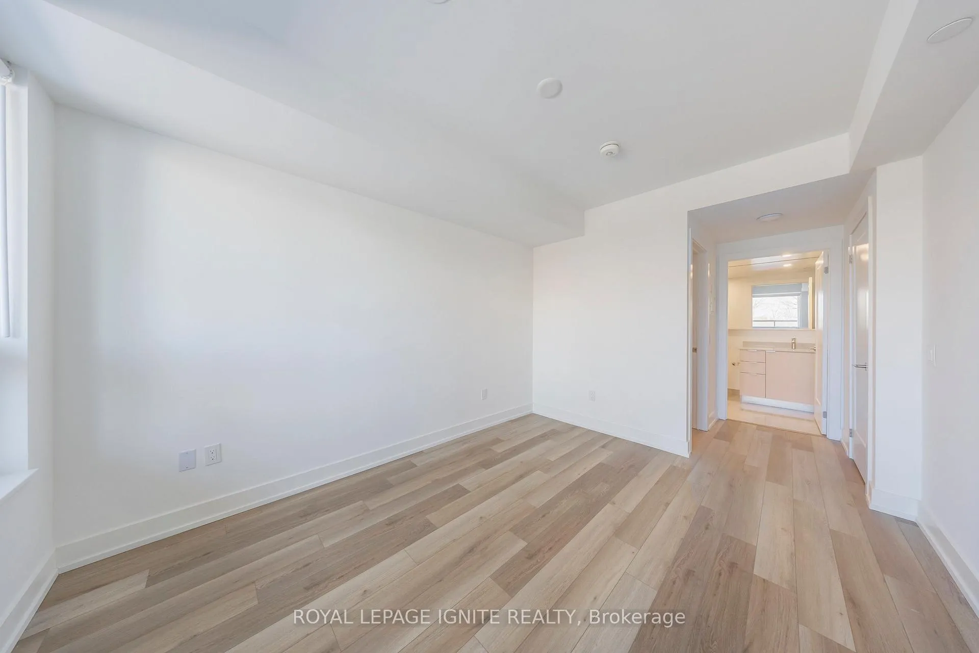 Photo 10 of Unit 320, 8 Cedarland Drive, Markham, Unionville — HOMEH