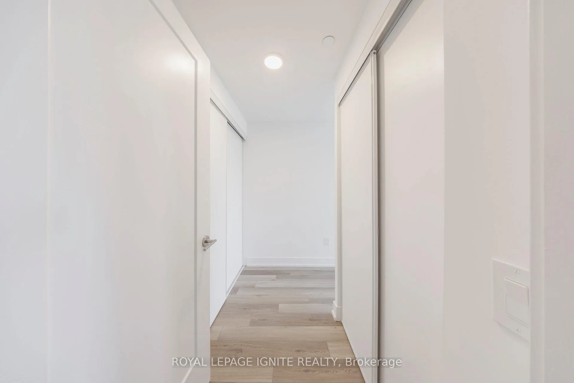 Photo 11 of Unit 320, 8 Cedarland Drive, Markham, Unionville — HOMEH