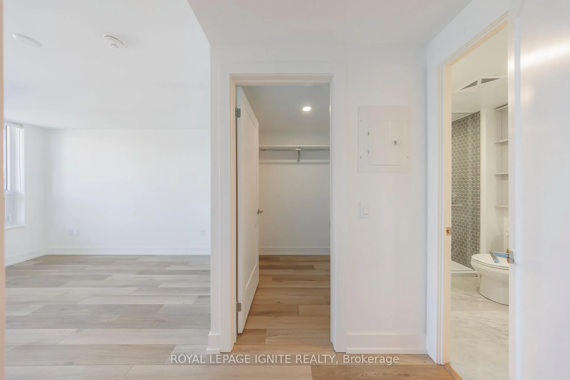 Photo 12 of Unit 320, 8 Cedarland Drive, Markham, Unionville — HOMEH