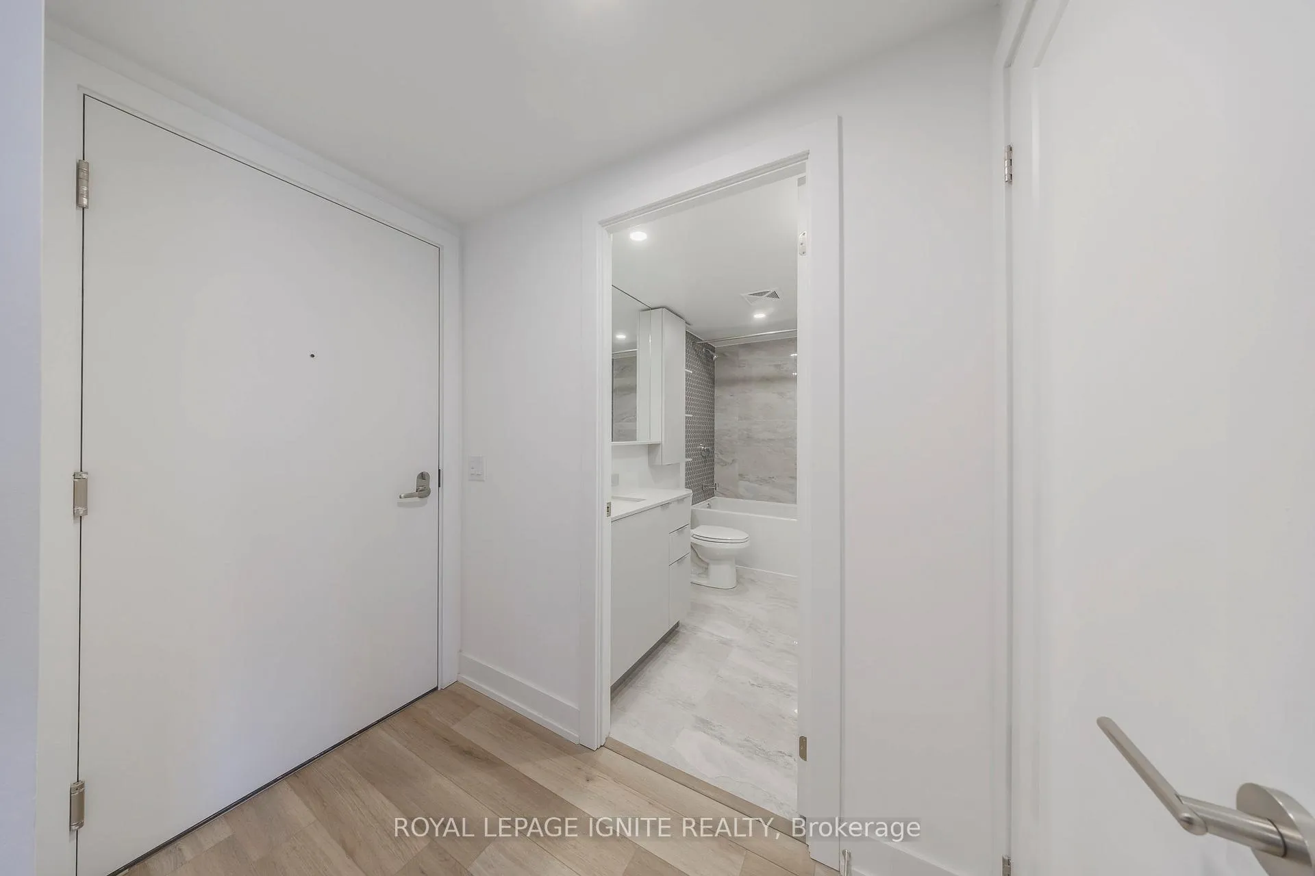 Photo 18 of Unit 320, 8 Cedarland Drive, Markham, Unionville — HOMEH