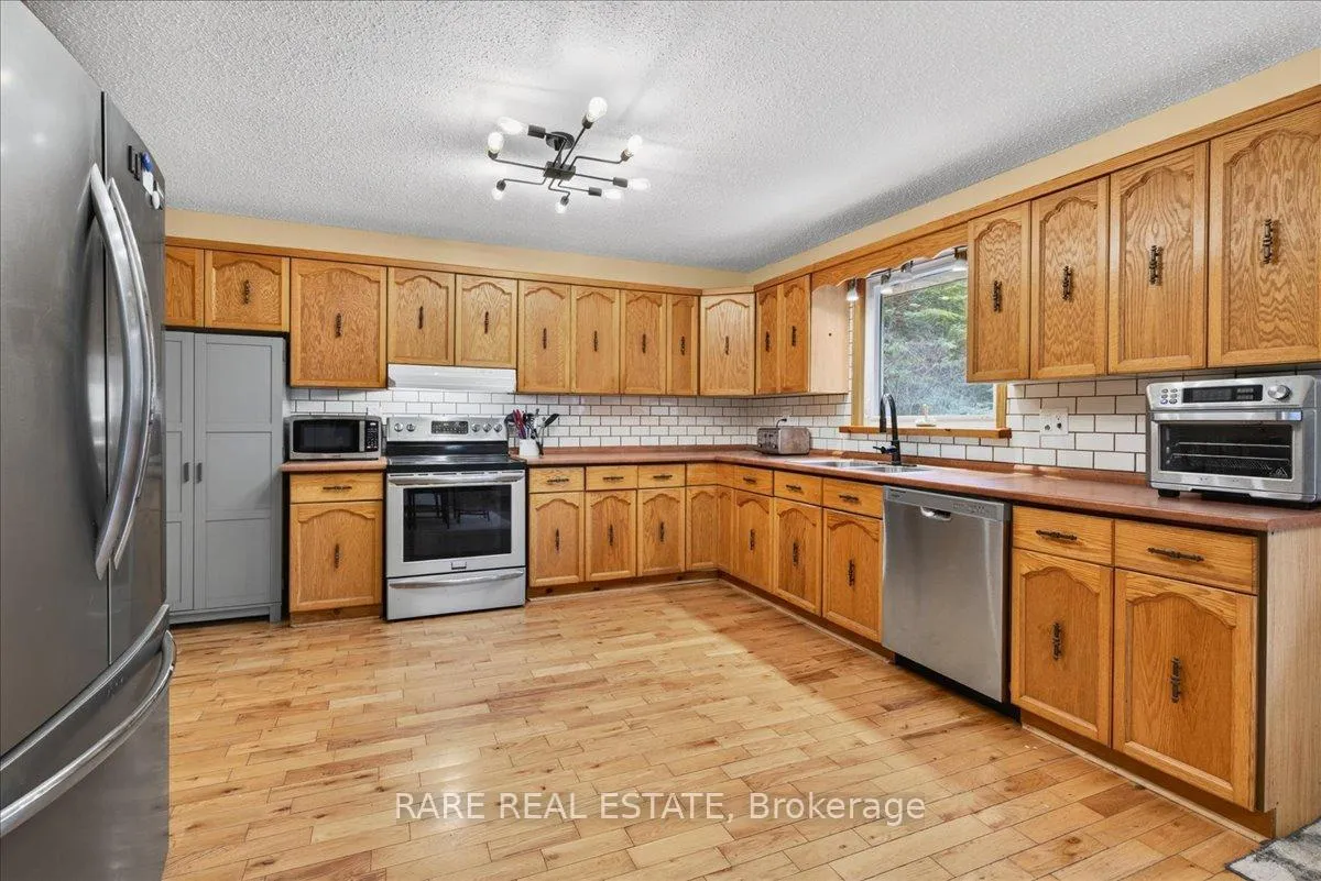 Photo 10 of 3665 George Johnston Road, Springwater, Rural Springwater — HOMEH