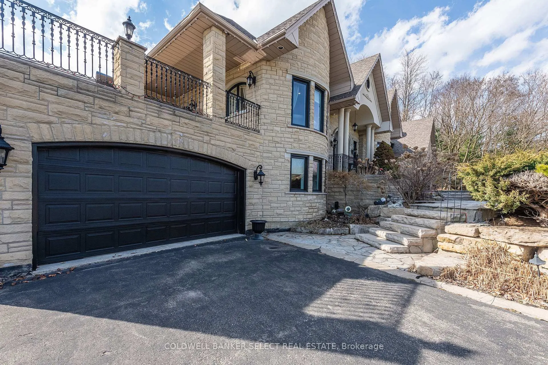 Photo 2 of 4 Valley Hill Road, Caledon, Palgrave — HOMEH