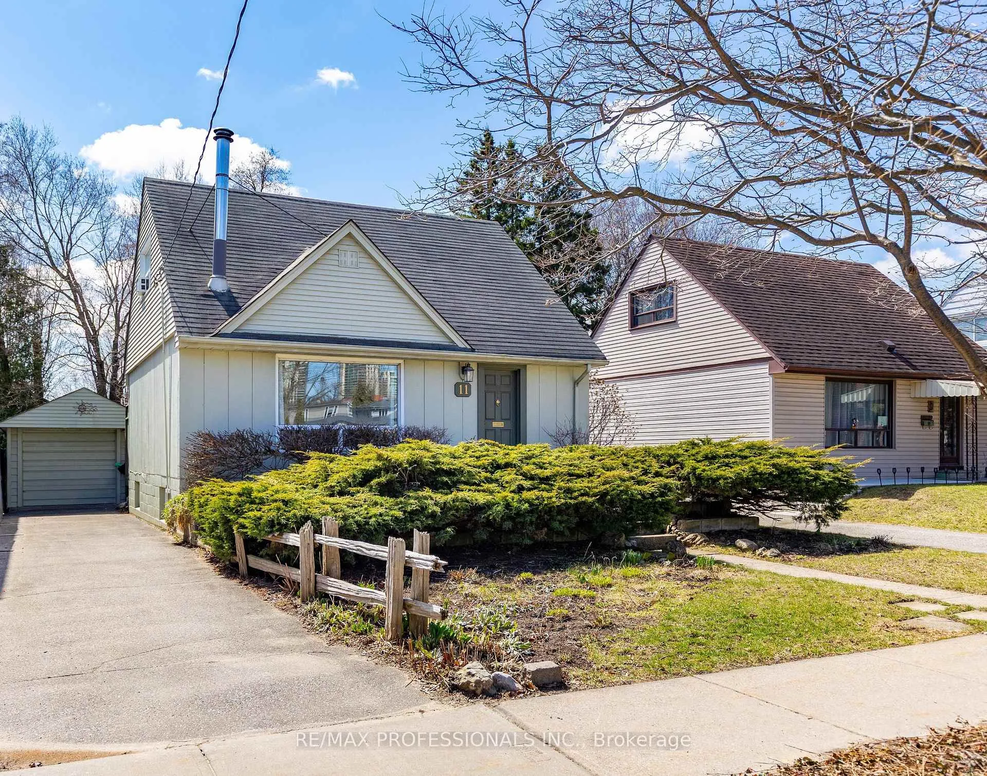 Photo 1 of 11 Mitcham Drive, Etobicoke, Alderwood — HOMEH