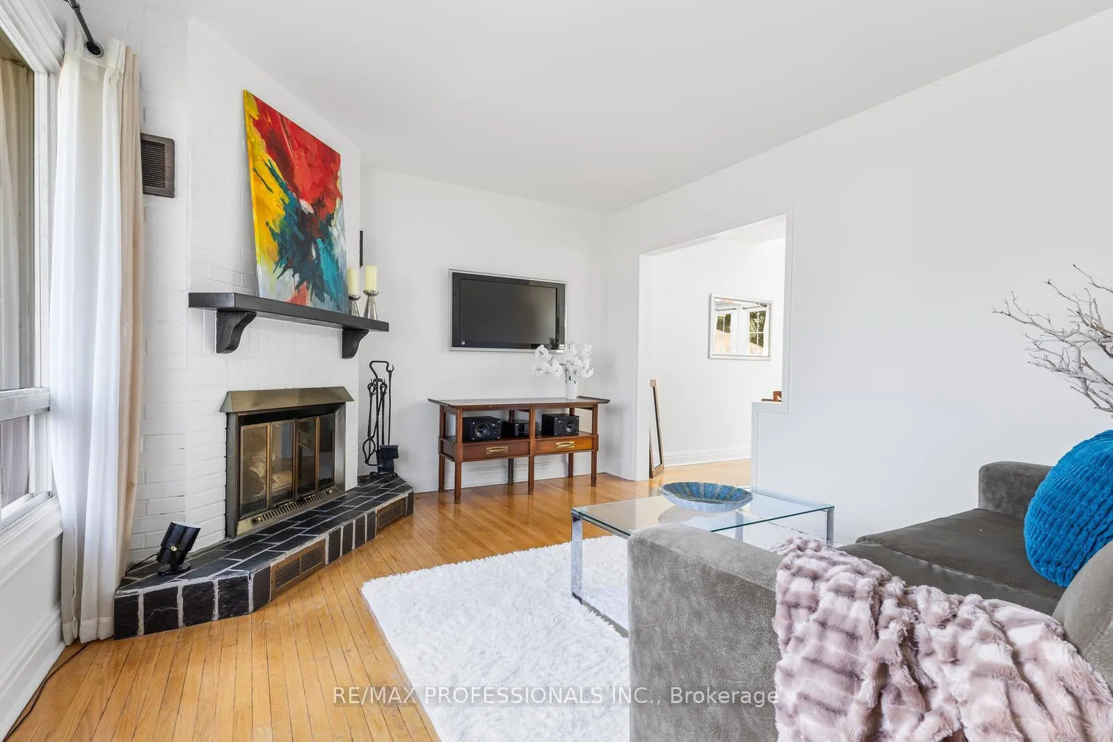 Photo 5 of 11 Mitcham Drive, Etobicoke, Alderwood — HOMEH