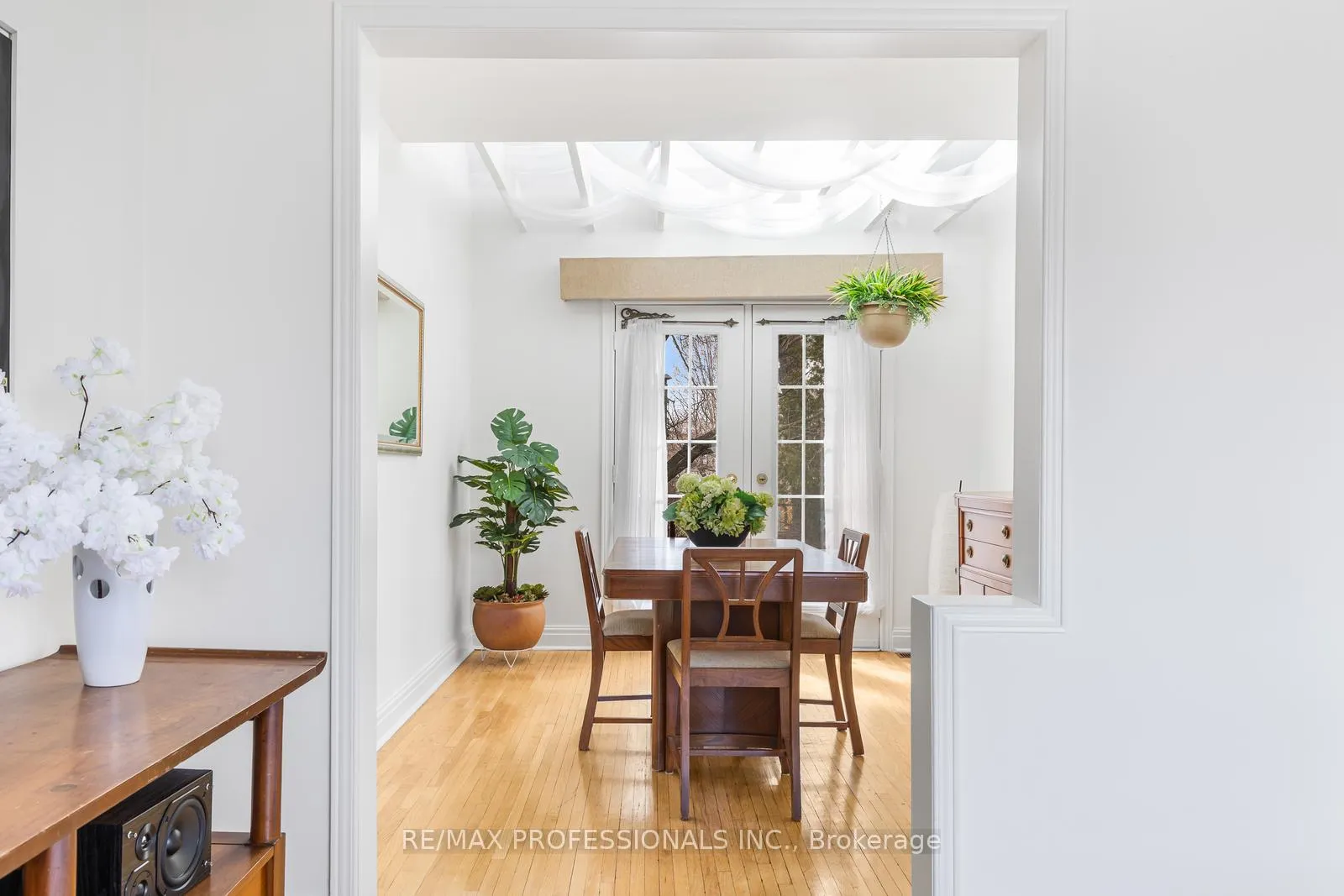 Photo 9 of 11 Mitcham Drive, Etobicoke, Alderwood — HOMEH