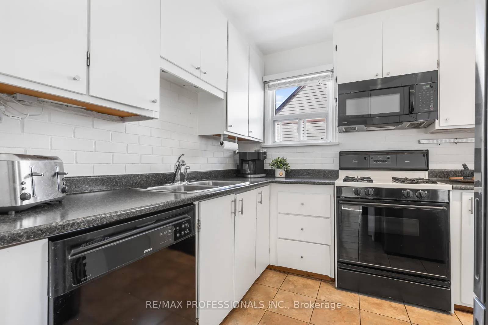 Photo 11 of 11 Mitcham Drive, Etobicoke, Alderwood — HOMEH