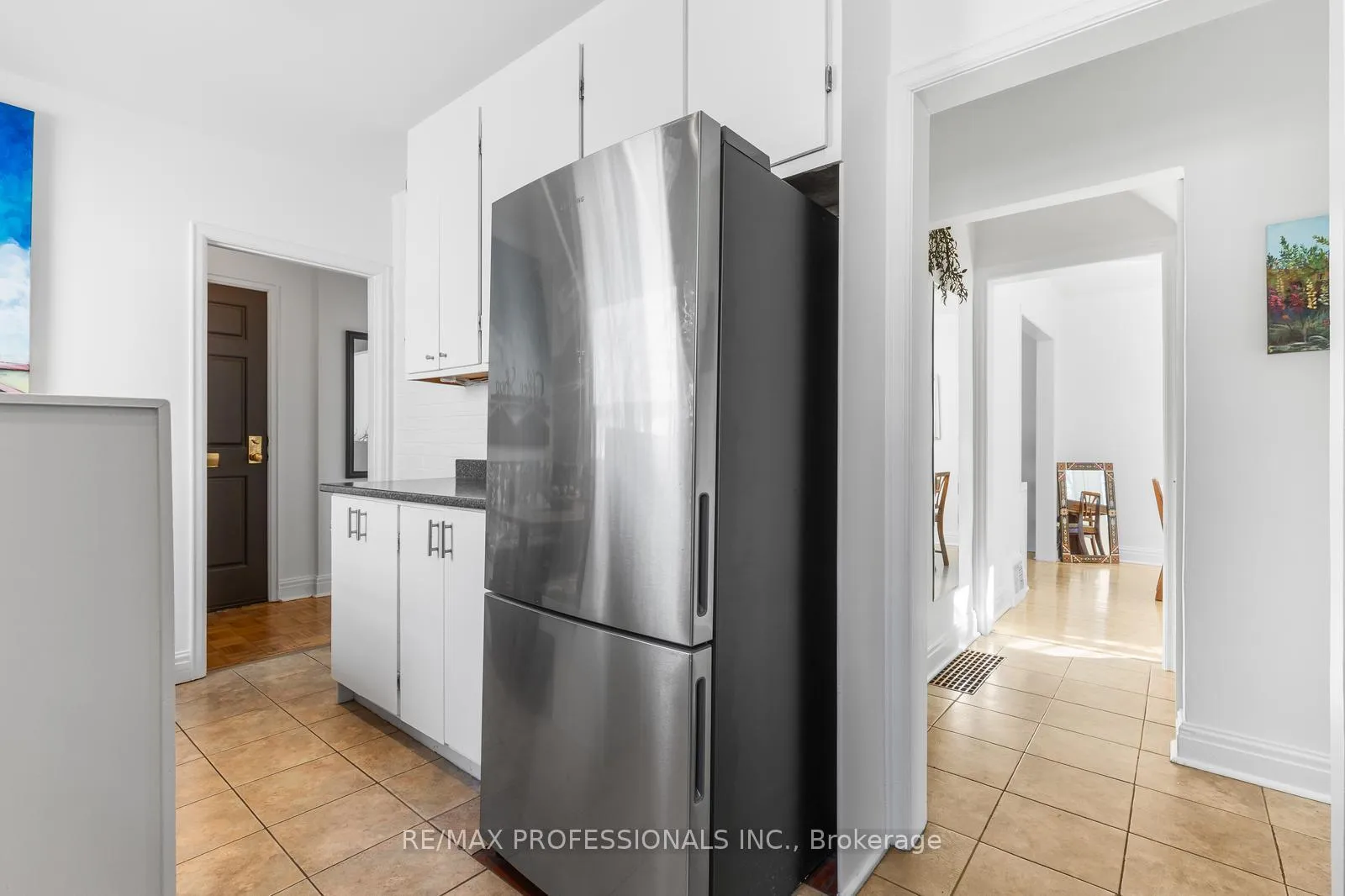 Photo 12 of 11 Mitcham Drive, Etobicoke, Alderwood — HOMEH