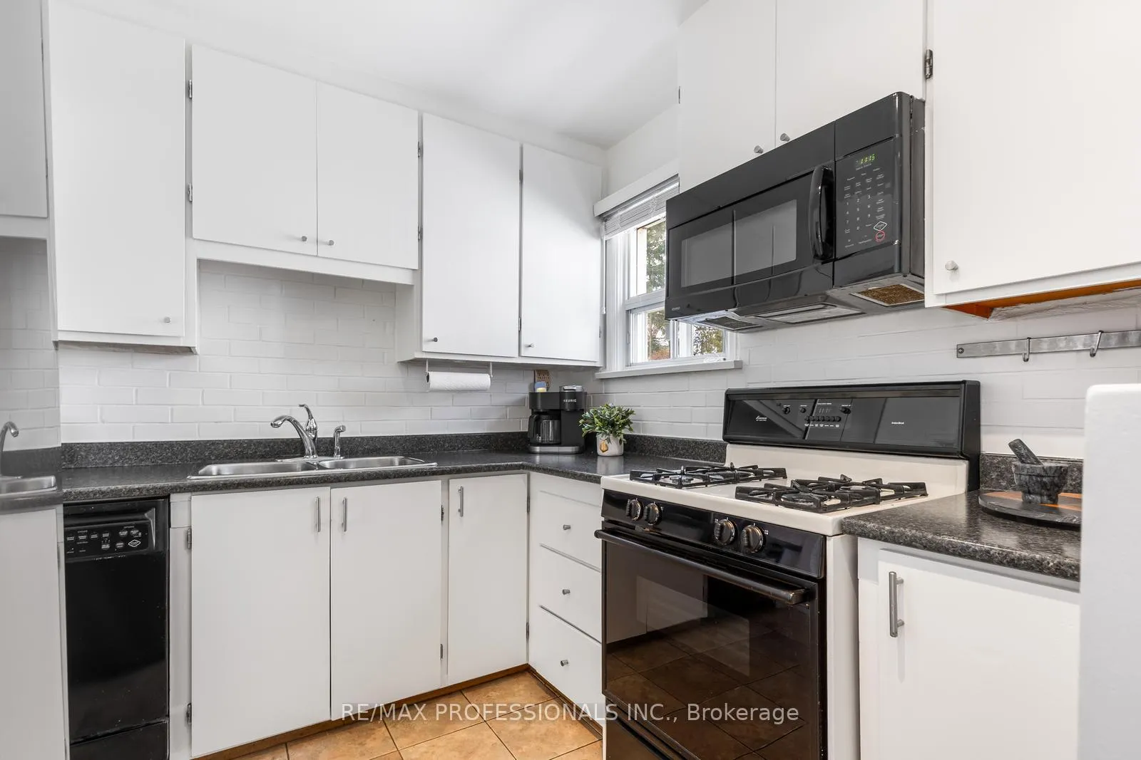 Photo 15 of 11 Mitcham Drive, Etobicoke, Alderwood — HOMEH