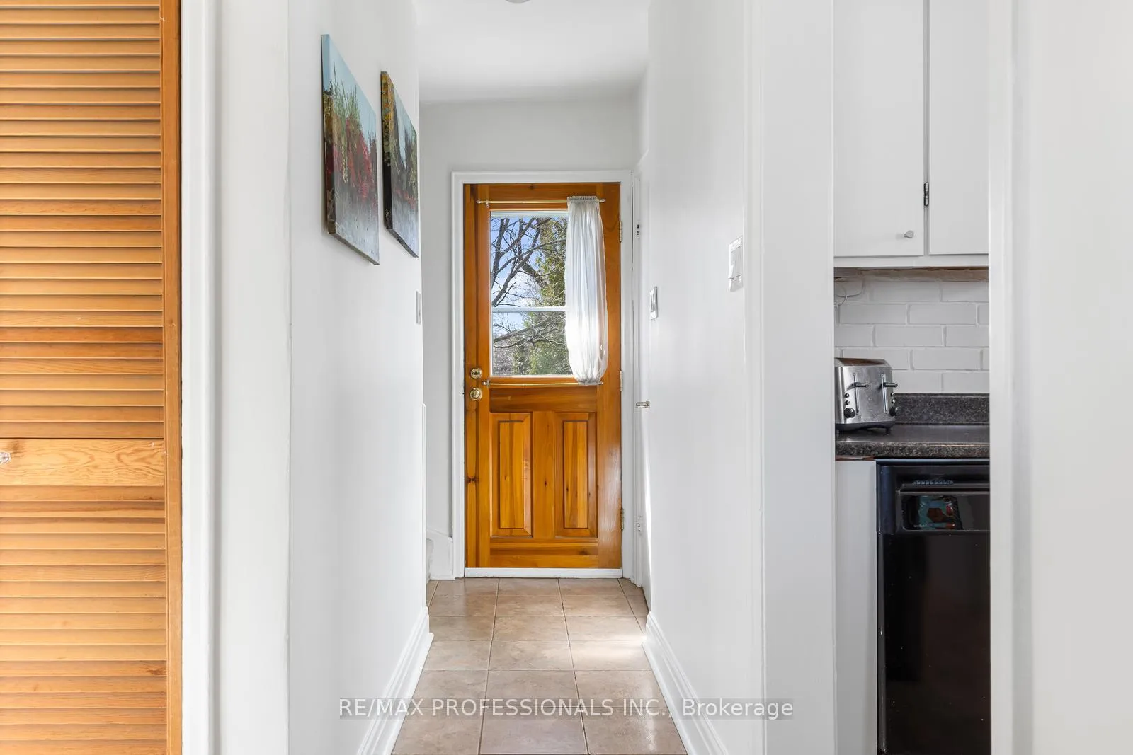 Photo 16 of 11 Mitcham Drive, Etobicoke, Alderwood — HOMEH