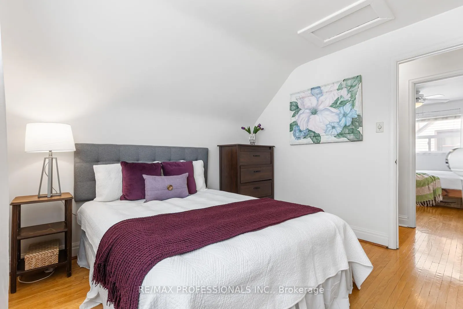 Photo 21 of 11 Mitcham Drive, Etobicoke, Alderwood — HOMEH