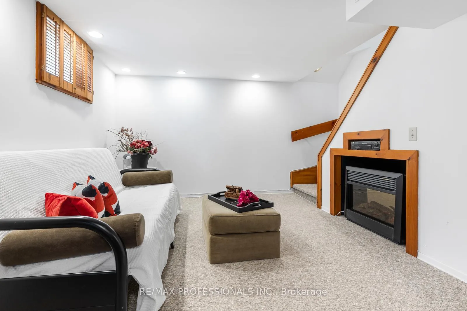 Photo 25 of 11 Mitcham Drive, Etobicoke, Alderwood — HOMEH