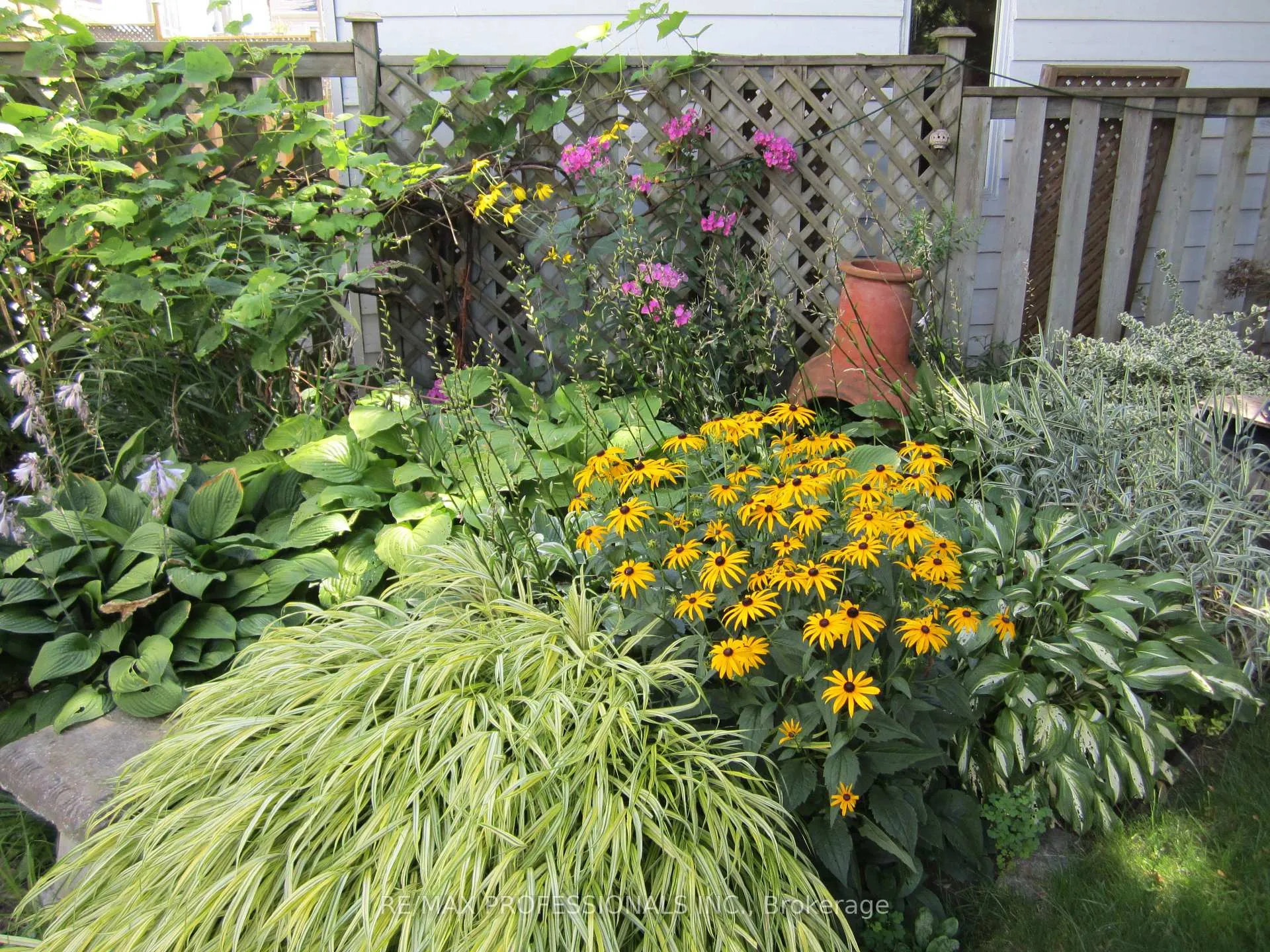Photo 37 of 11 Mitcham Drive, Etobicoke, Alderwood — HOMEH