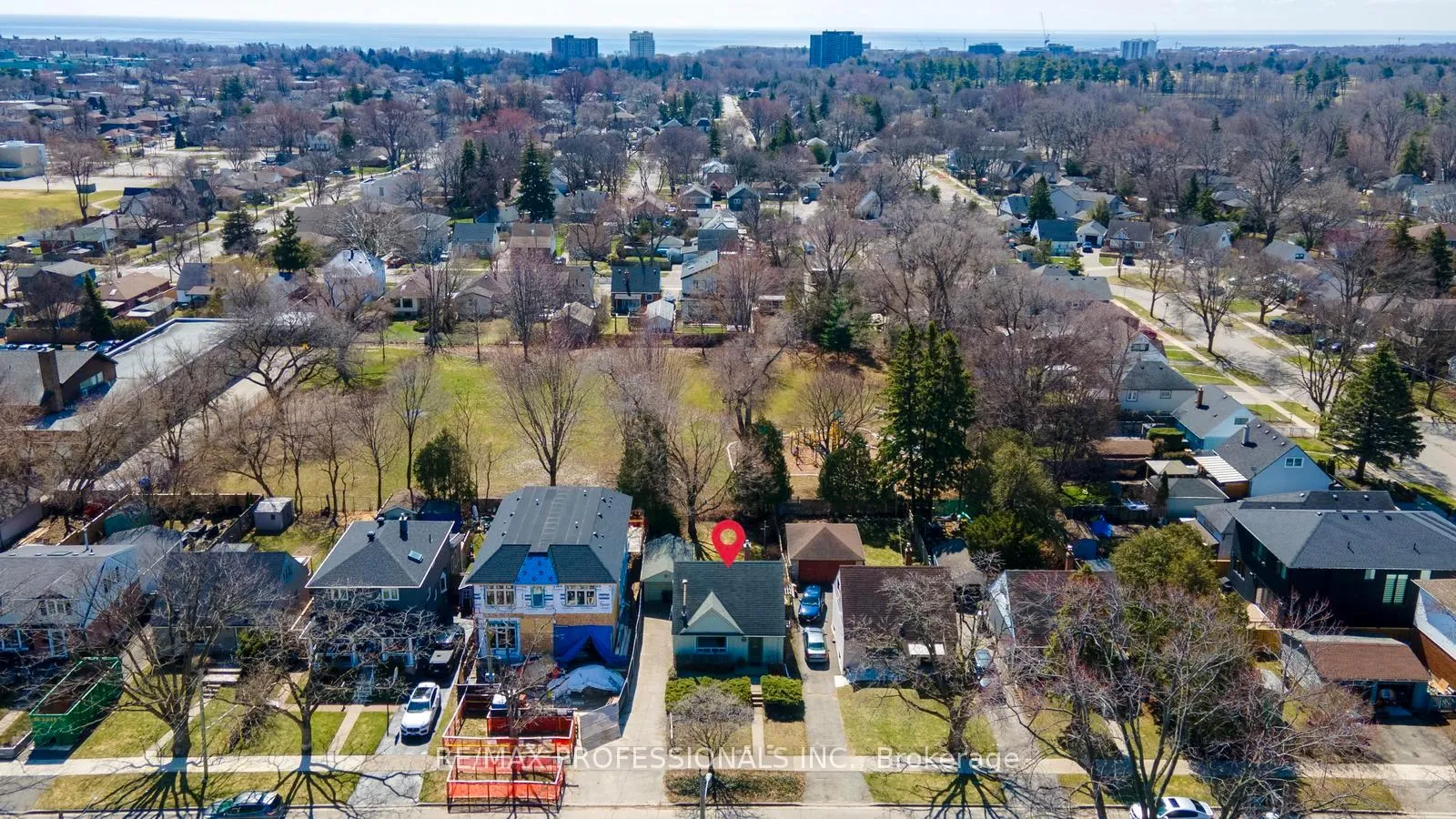 Photo 38 of 11 Mitcham Drive, Etobicoke, Alderwood — HOMEH