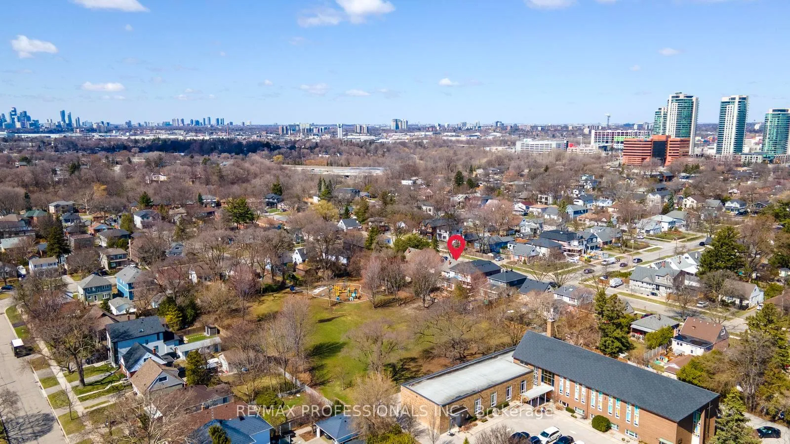 Photo 40 of 11 Mitcham Drive, Etobicoke, Alderwood — HOMEH