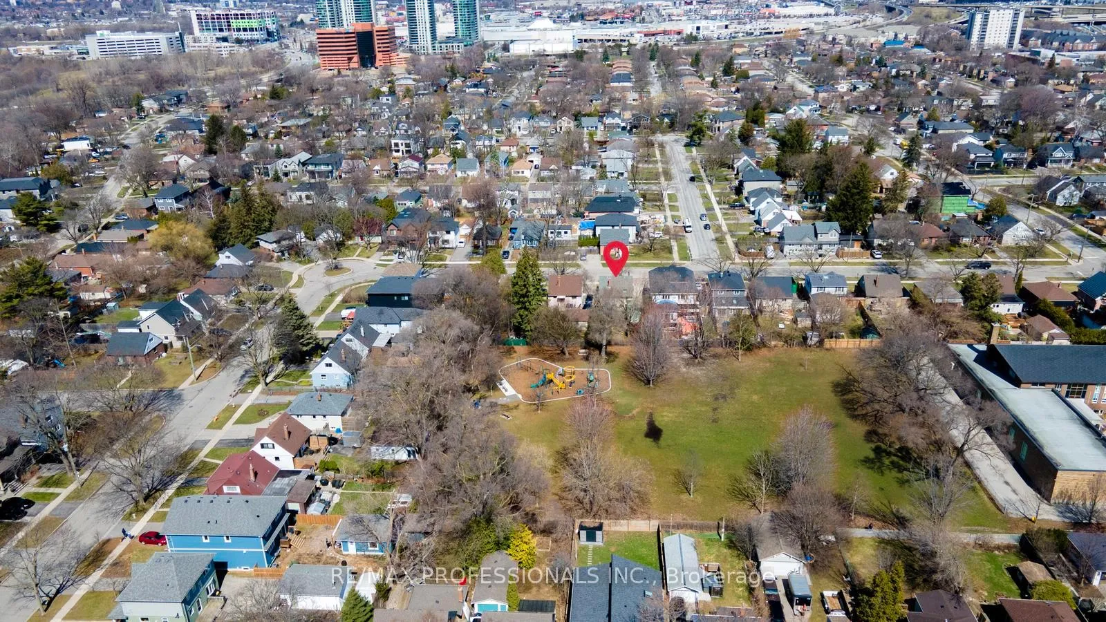 Photo 42 of 11 Mitcham Drive, Etobicoke, Alderwood — HOMEH