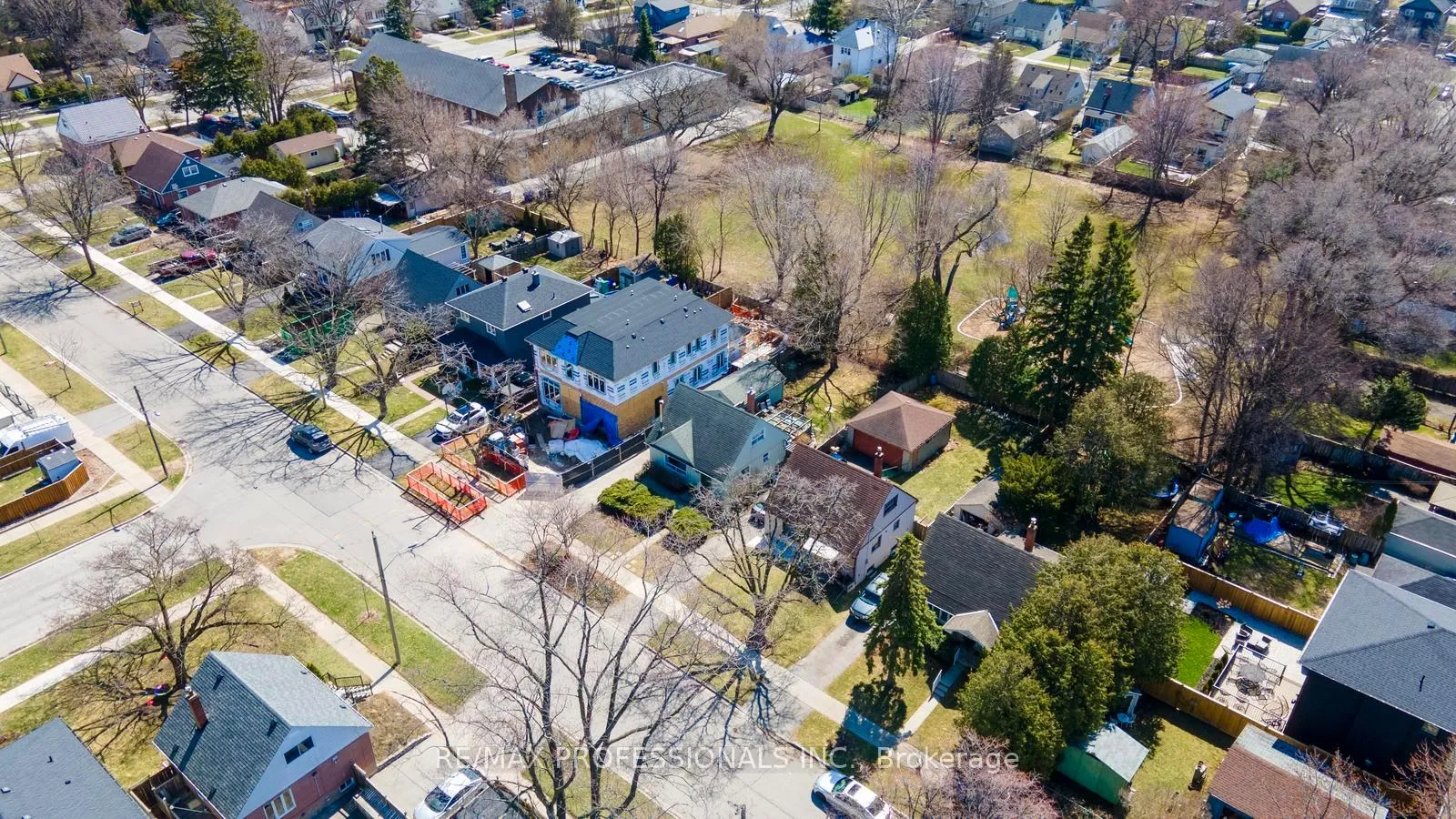 Photo 45 of 11 Mitcham Drive, Etobicoke, Alderwood — HOMEH