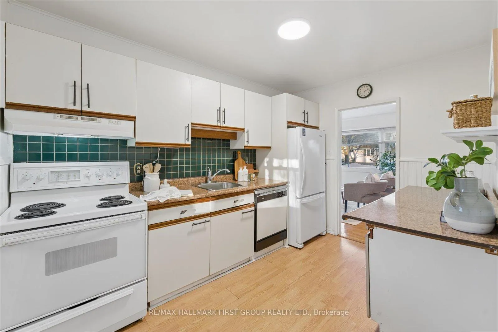 Photo 8 of 130 Admiral Road, Ajax, South East — HOMEH