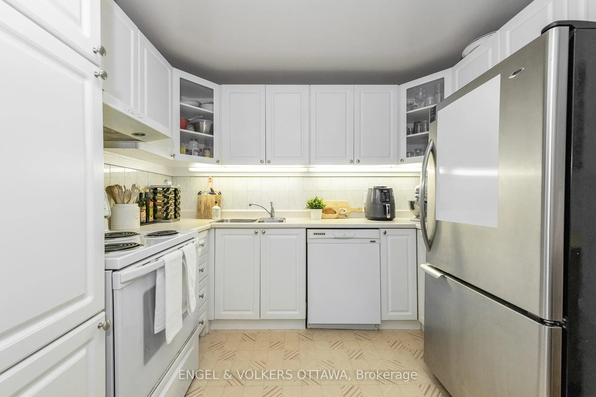 Photo 20 of Unit 906, 373 Laurier Avenue E, Ottawa, Sandy Hill — HOMEH