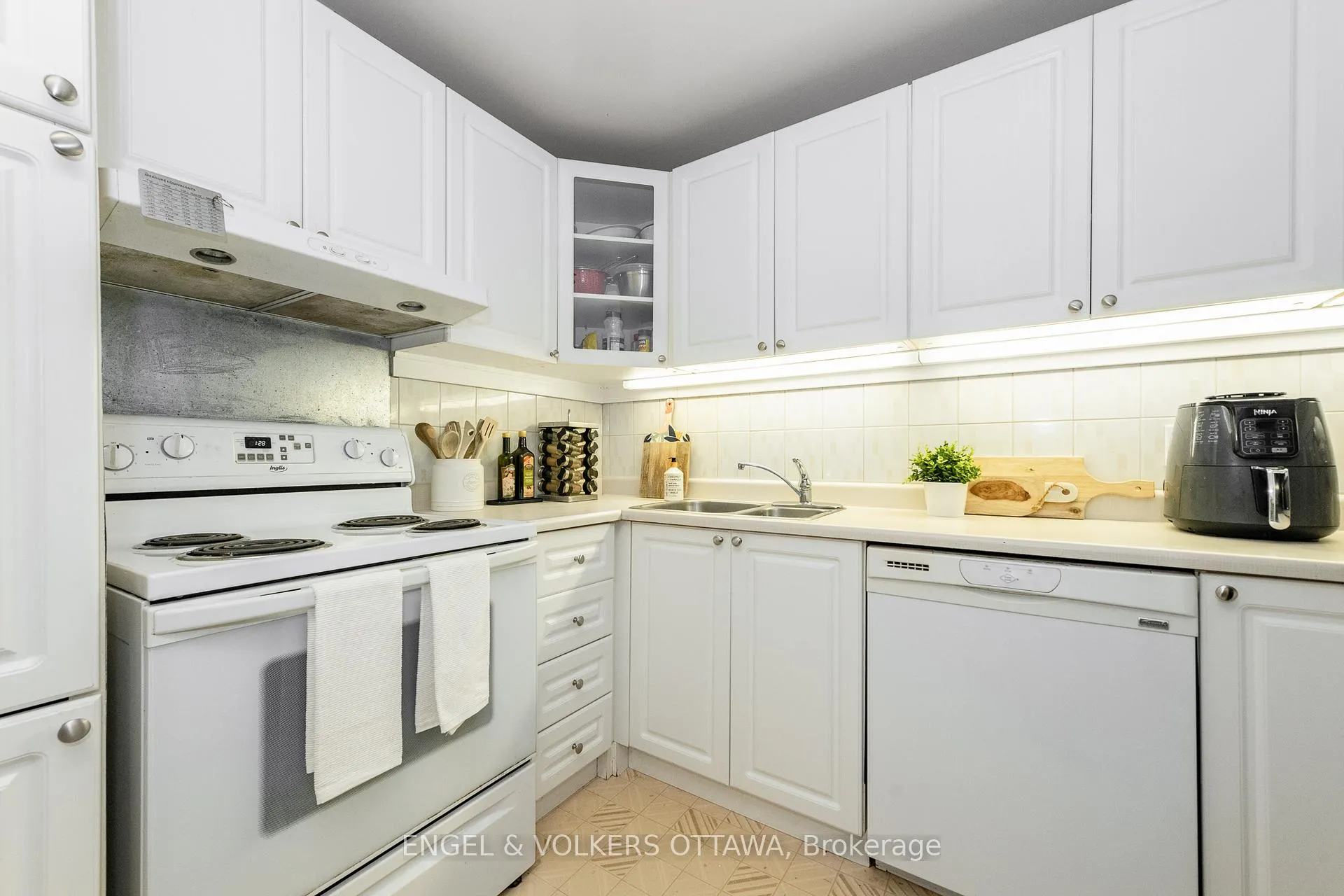 Photo 22 of Unit 906, 373 Laurier Avenue E, Ottawa, Sandy Hill — HOMEH