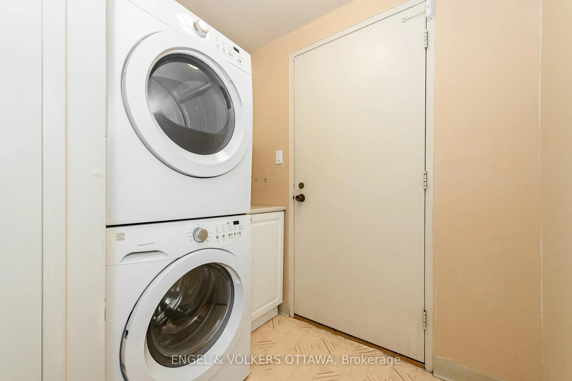 Photo 37 of Unit 906, 373 Laurier Avenue E, Ottawa, Sandy Hill — HOMEH