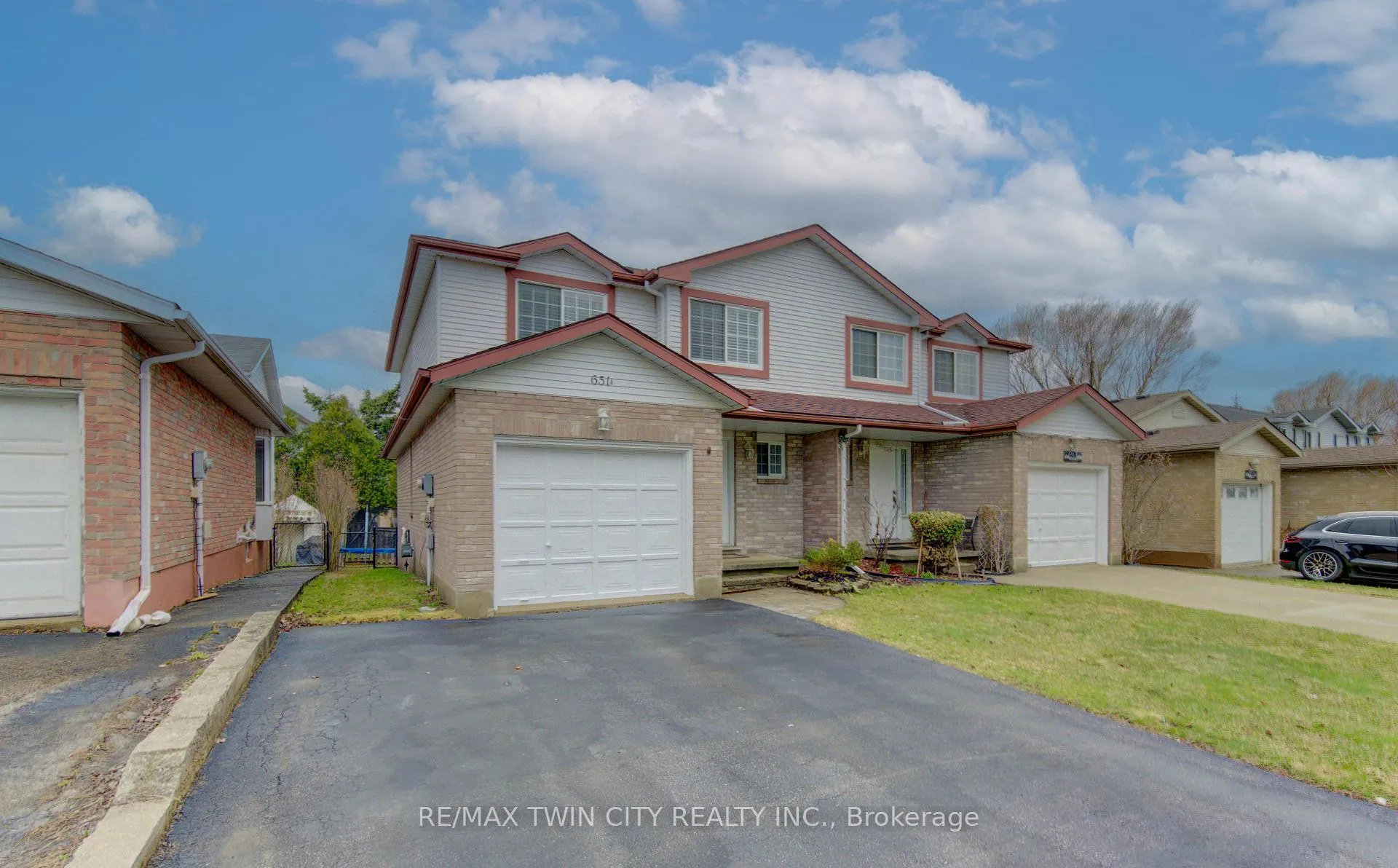 Photo 2 of Unit A, 651 Pinerow Crescent, Waterloo — HOMEH