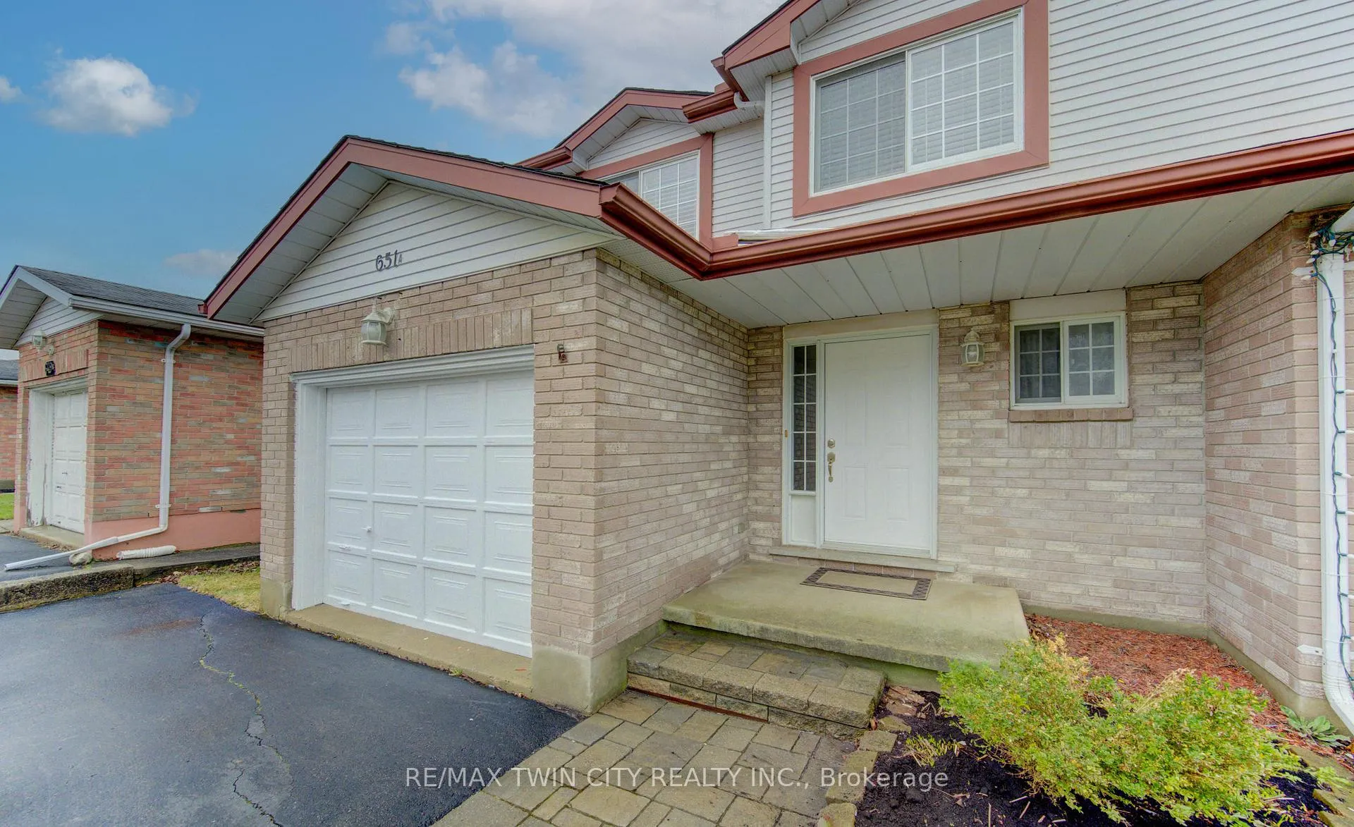 Photo 3 of Unit A, 651 Pinerow Crescent, Waterloo — HOMEH