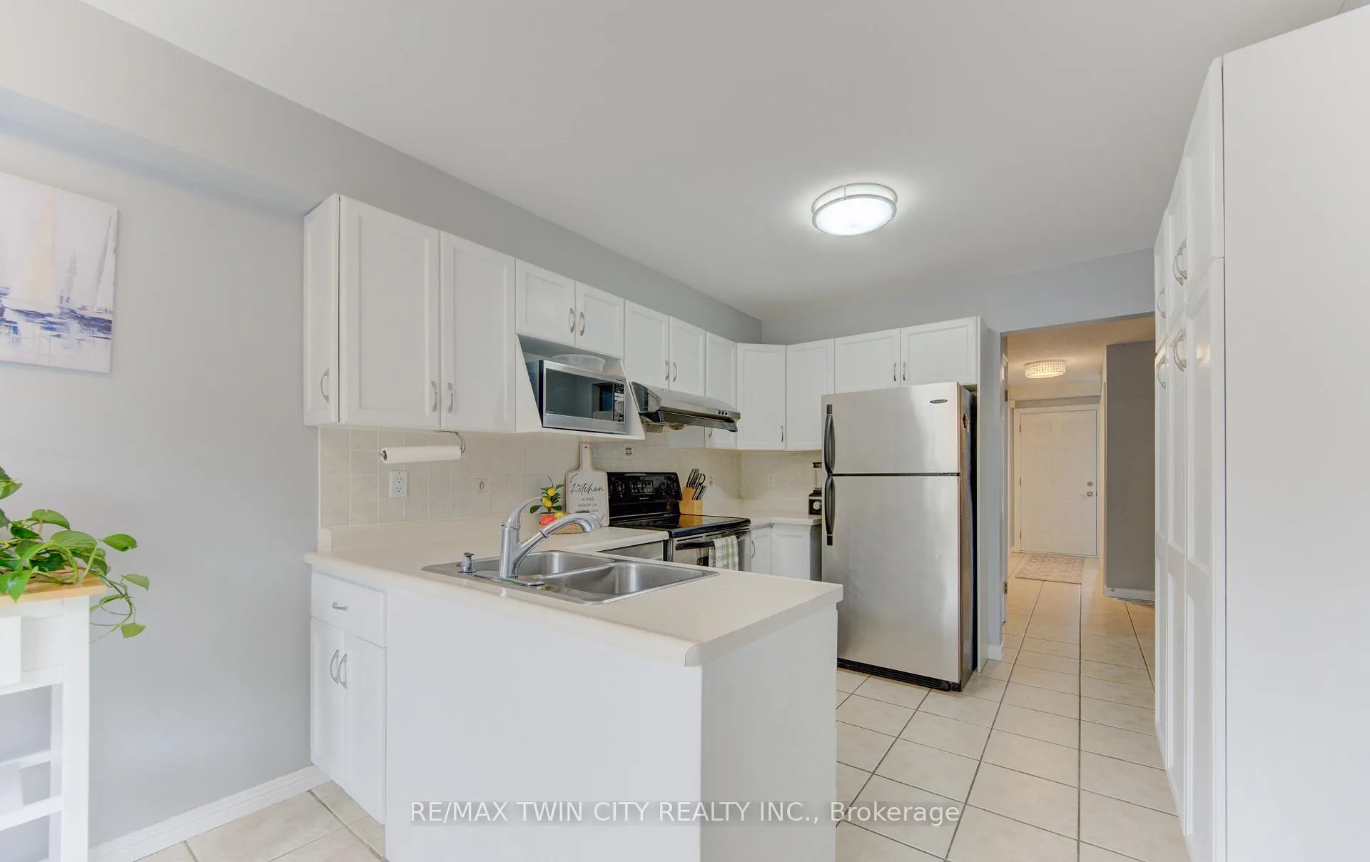 Photo 7 of Unit A, 651 Pinerow Crescent, Waterloo — HOMEH