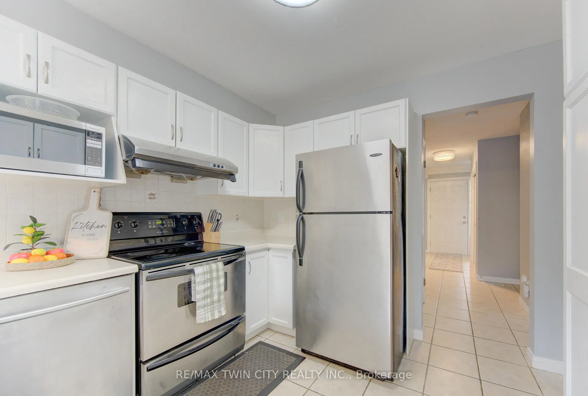 Photo 8 of Unit A, 651 Pinerow Crescent, Waterloo — HOMEH
