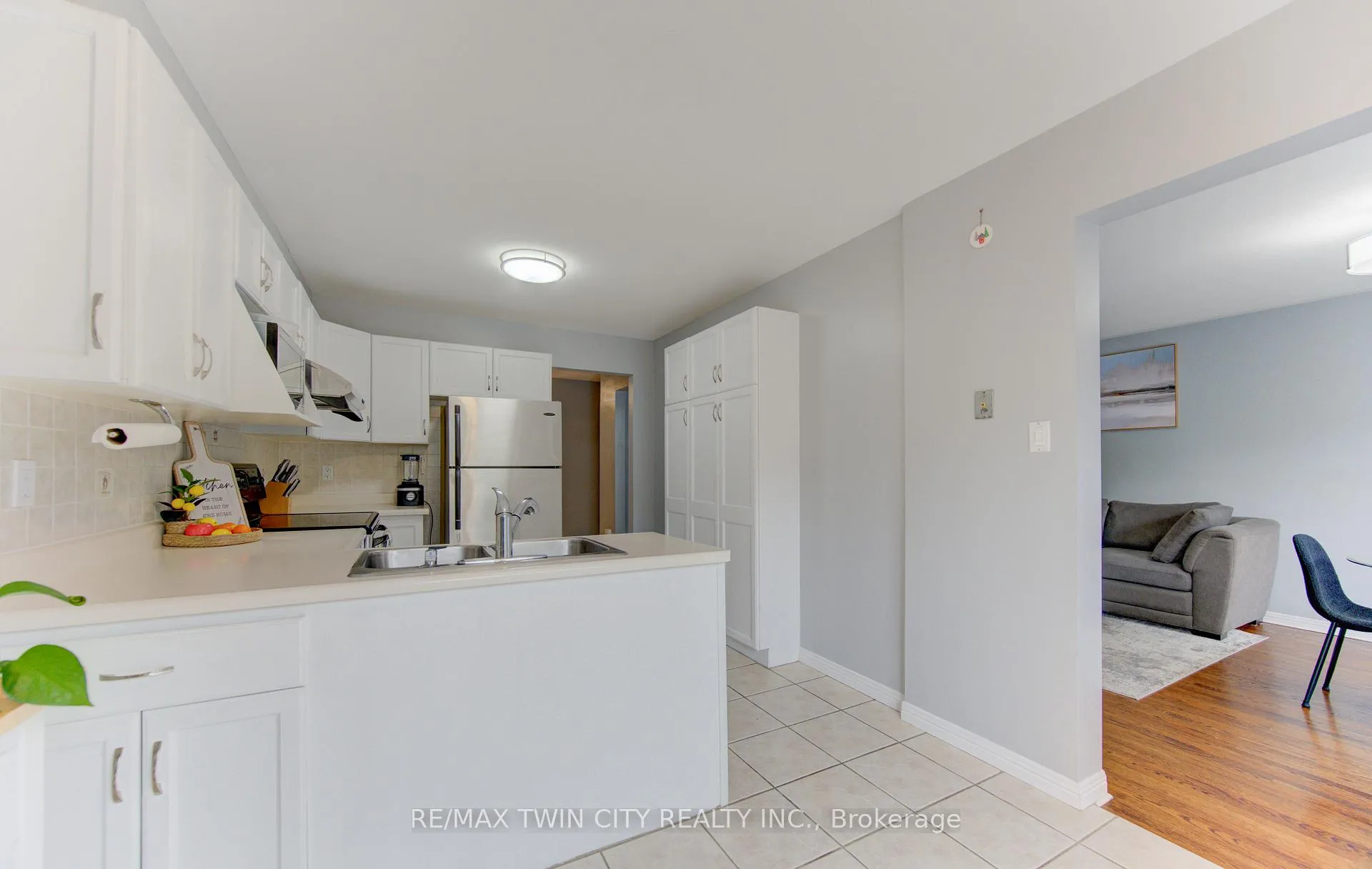Photo 9 of Unit A, 651 Pinerow Crescent, Waterloo — HOMEH