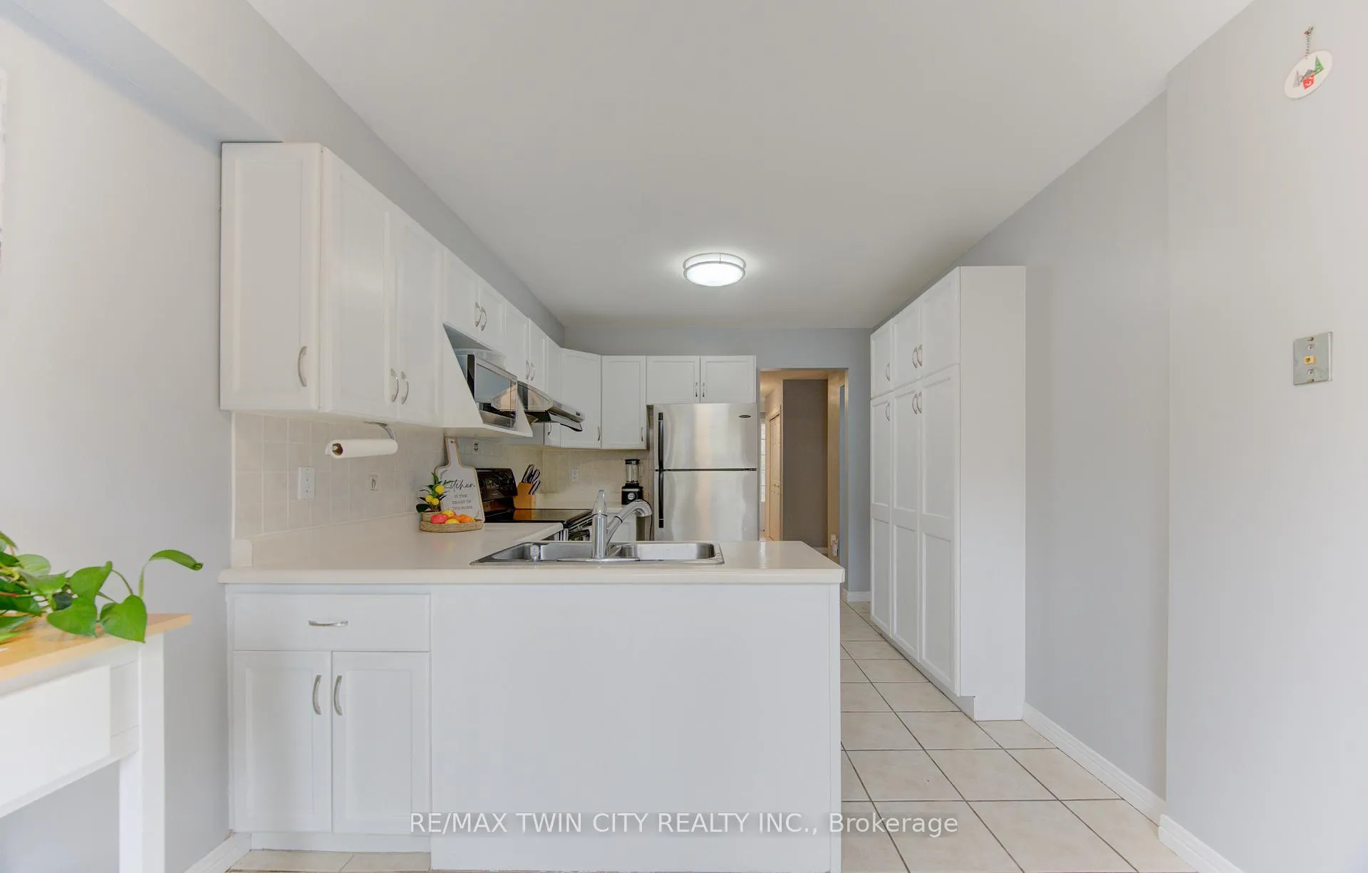 Photo 10 of Unit A, 651 Pinerow Crescent, Waterloo — HOMEH
