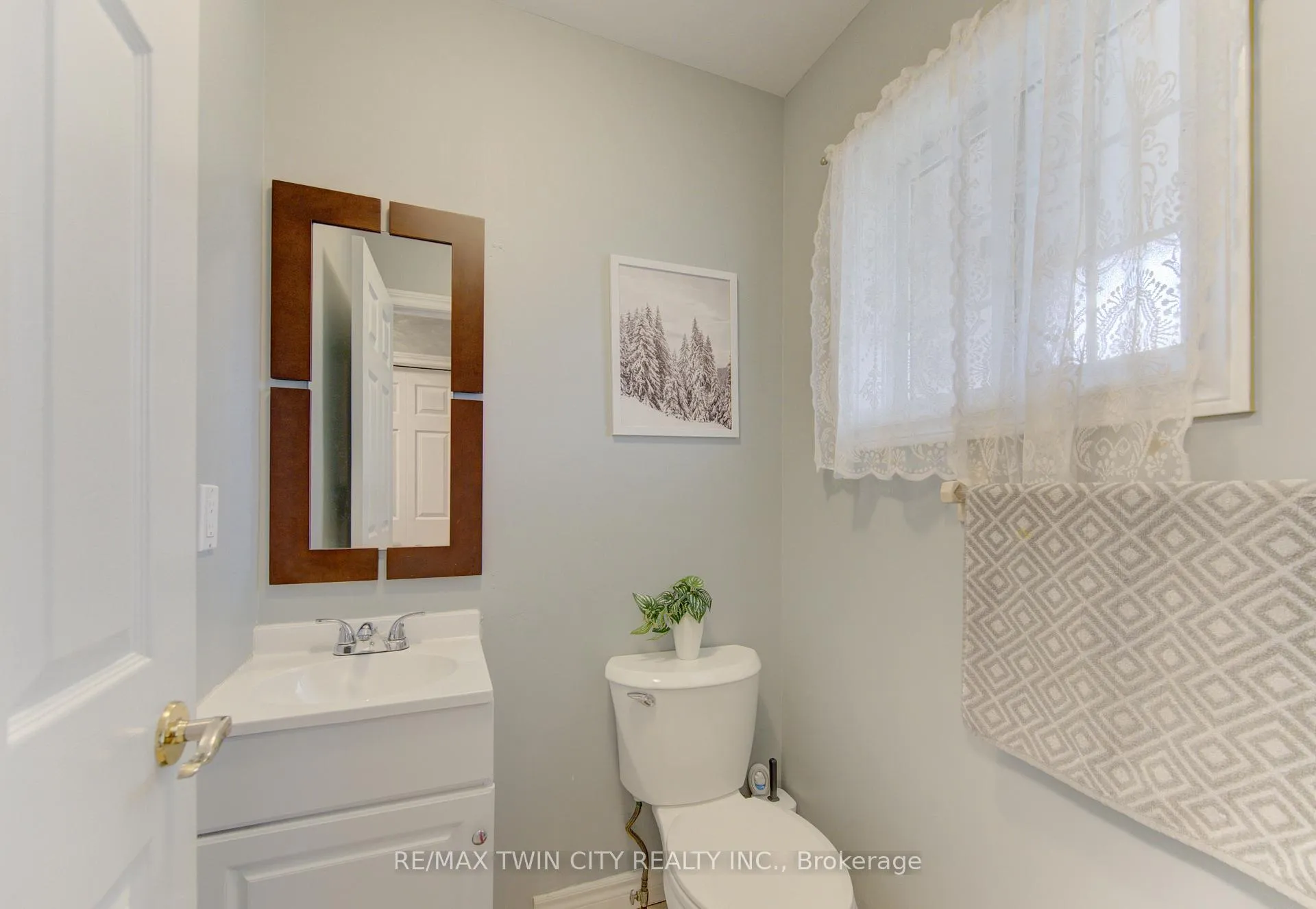 Photo 17 of Unit A, 651 Pinerow Crescent, Waterloo — HOMEH
