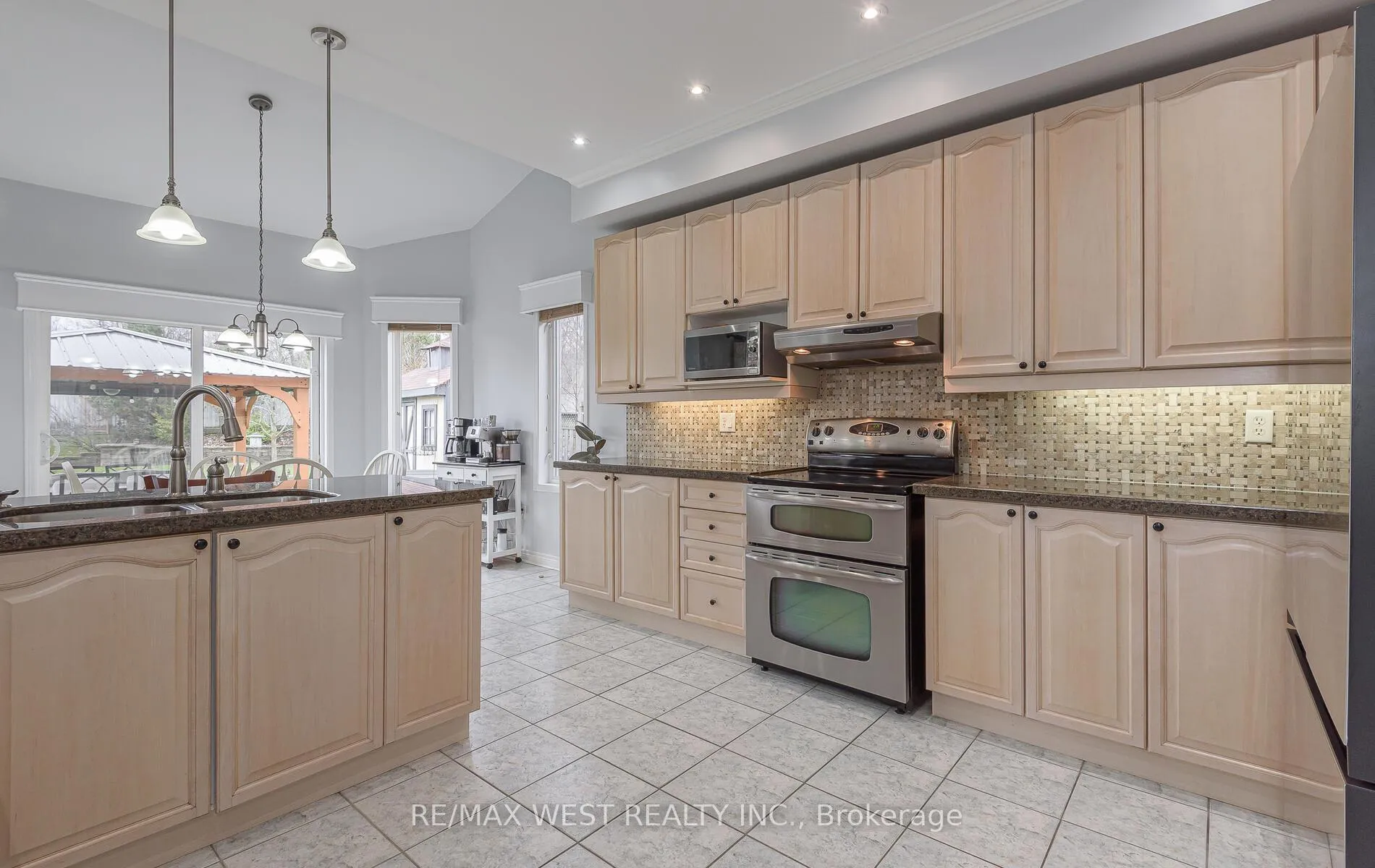 Photo 15 of 15 Virginia Drive, Brampton, Snelgrove — HOMEH