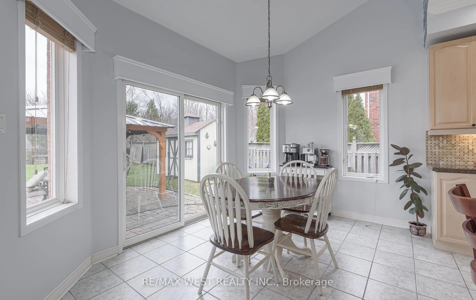 Photo 16 of 15 Virginia Drive, Brampton, Snelgrove — HOMEH