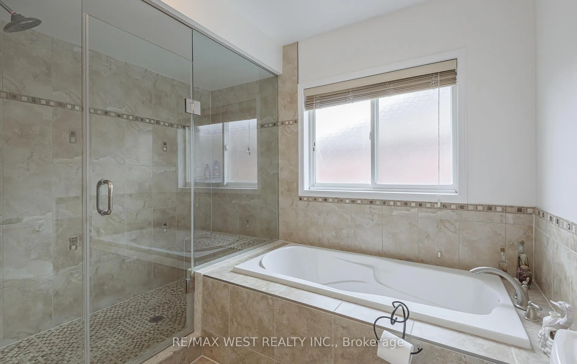 Photo 25 of 15 Virginia Drive, Brampton, Snelgrove — HOMEH