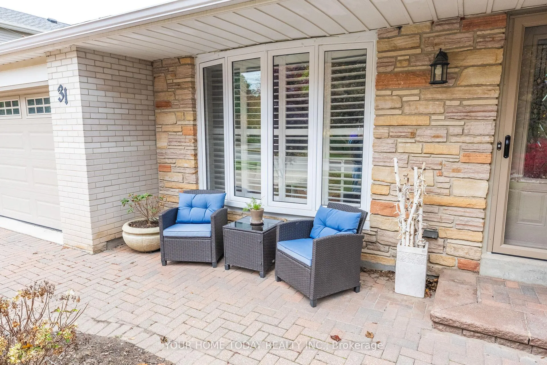 Photo 4 of 31 Chelvin Drive, Halton Hills, Georgetown — HOMEH