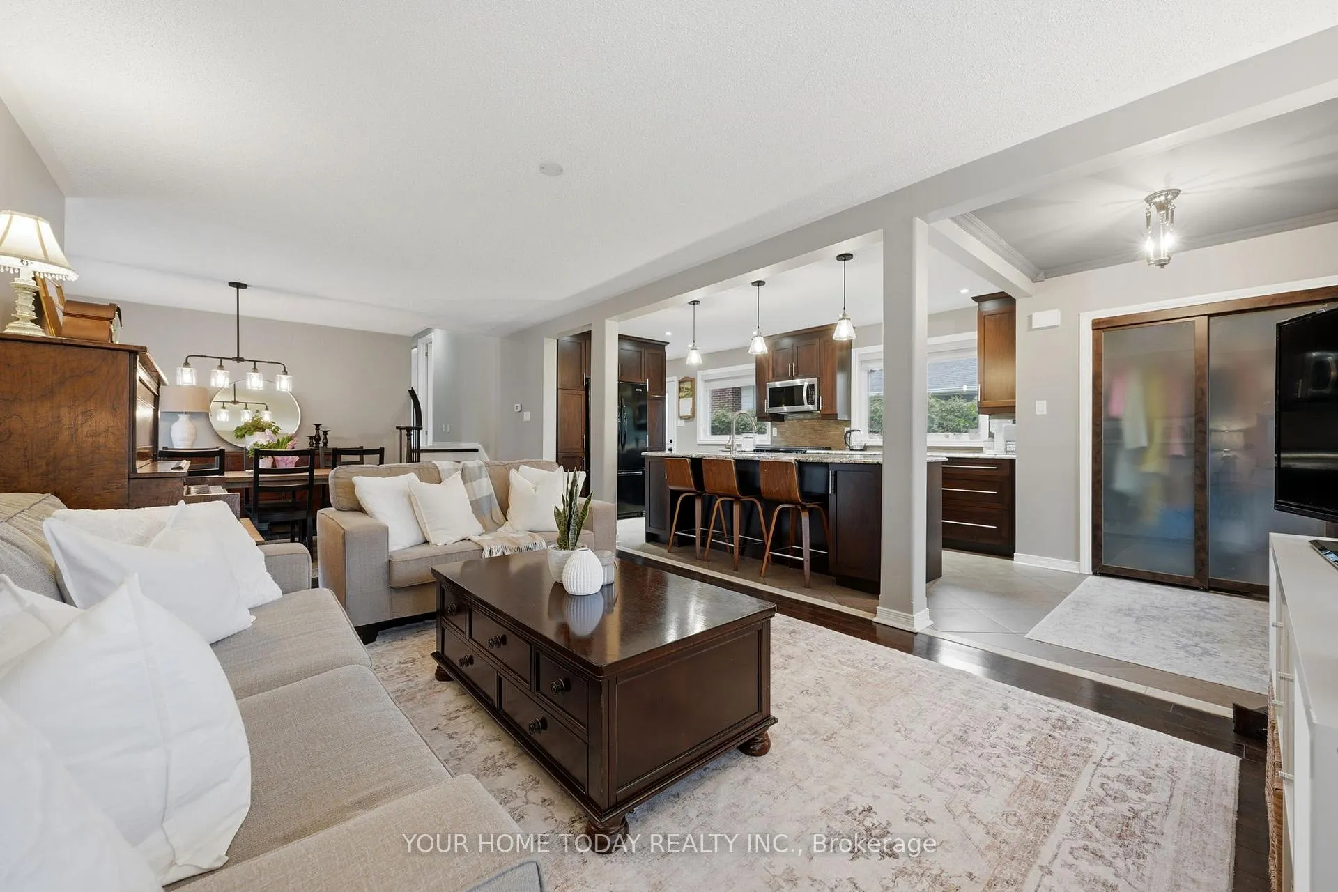Photo 9 of 31 Chelvin Drive, Halton Hills, Georgetown — HOMEH