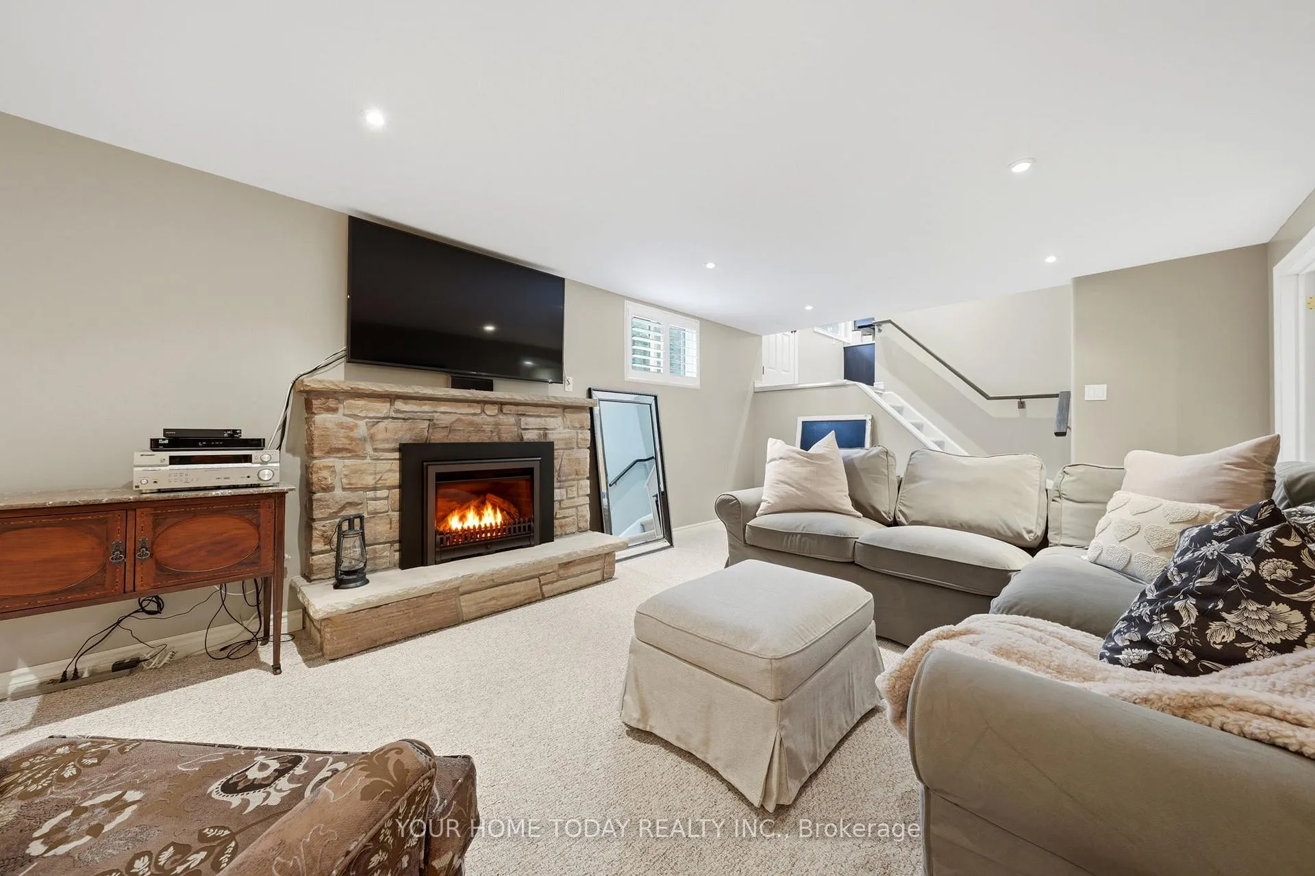 Photo 29 of 31 Chelvin Drive, Halton Hills, Georgetown — HOMEH