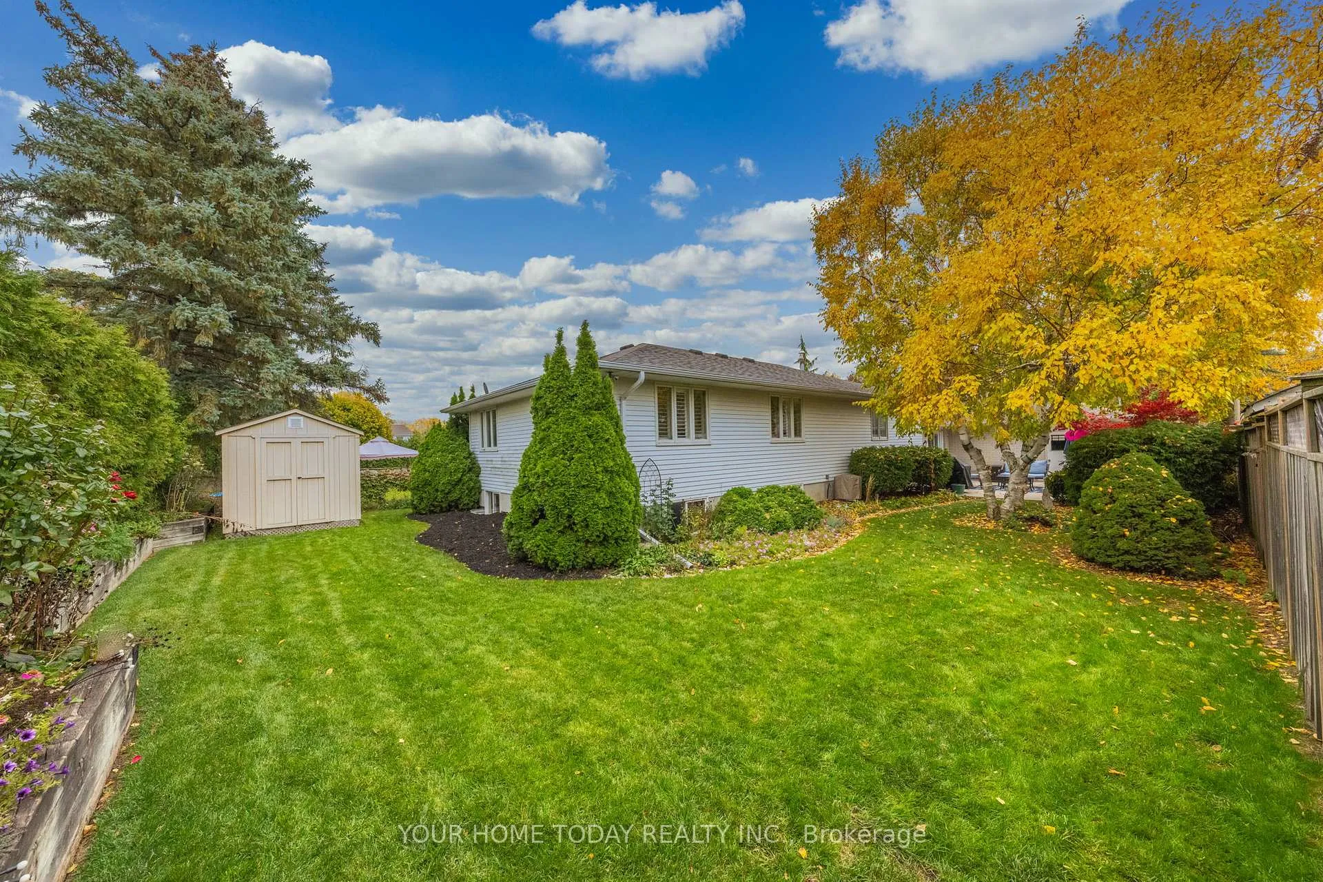 Photo 37 of 31 Chelvin Drive, Halton Hills, Georgetown — HOMEH