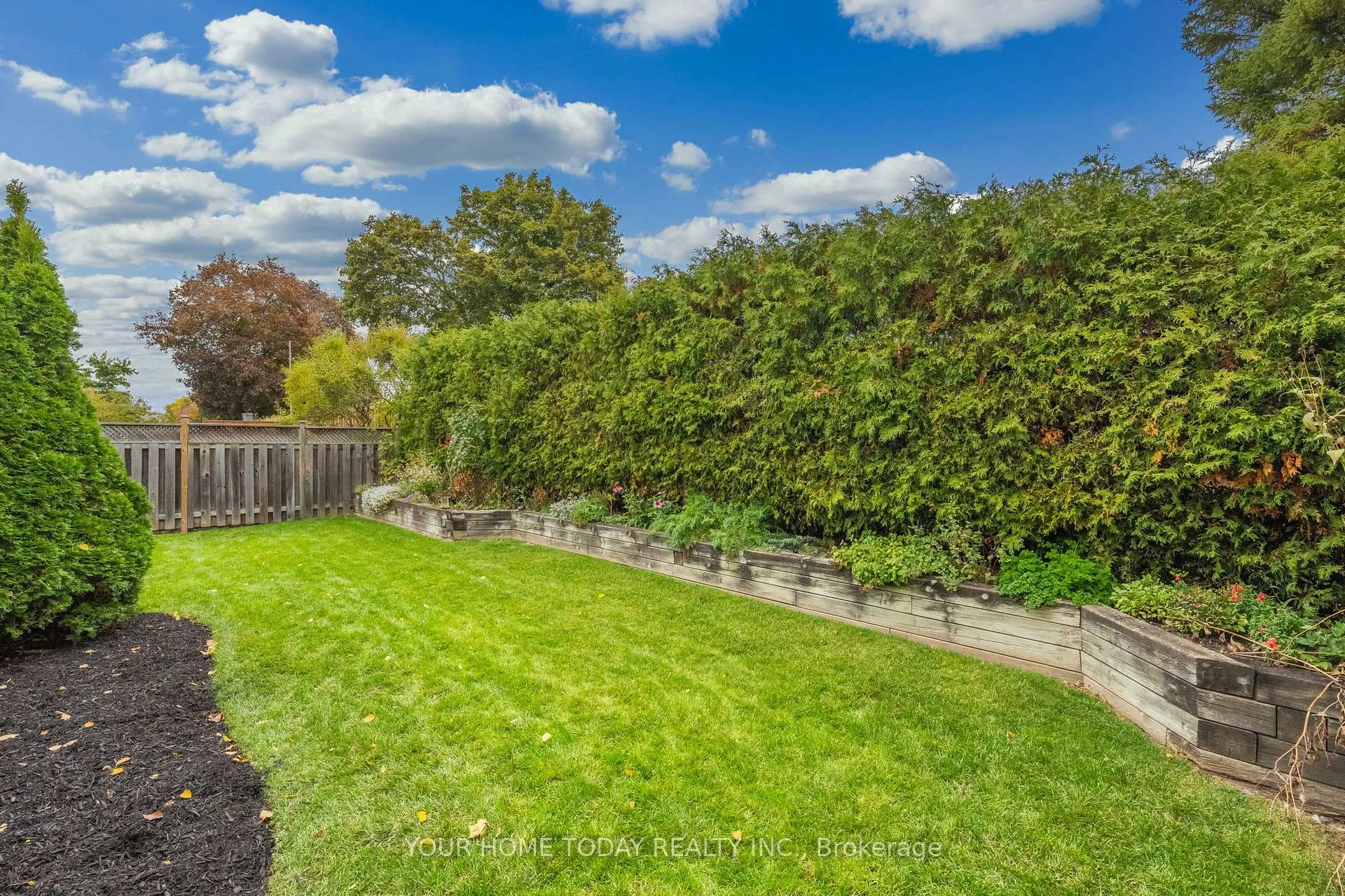 Photo 39 of 31 Chelvin Drive, Halton Hills, Georgetown — HOMEH