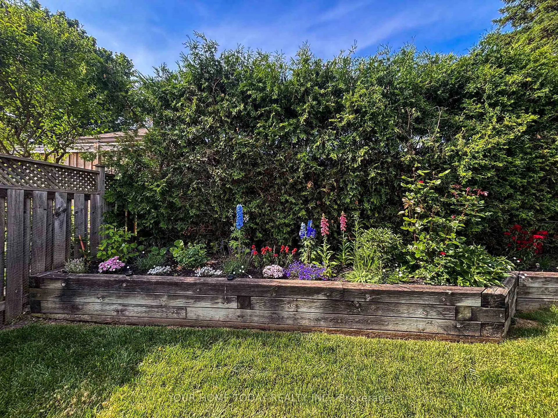 Photo 41 of 31 Chelvin Drive, Halton Hills, Georgetown — HOMEH