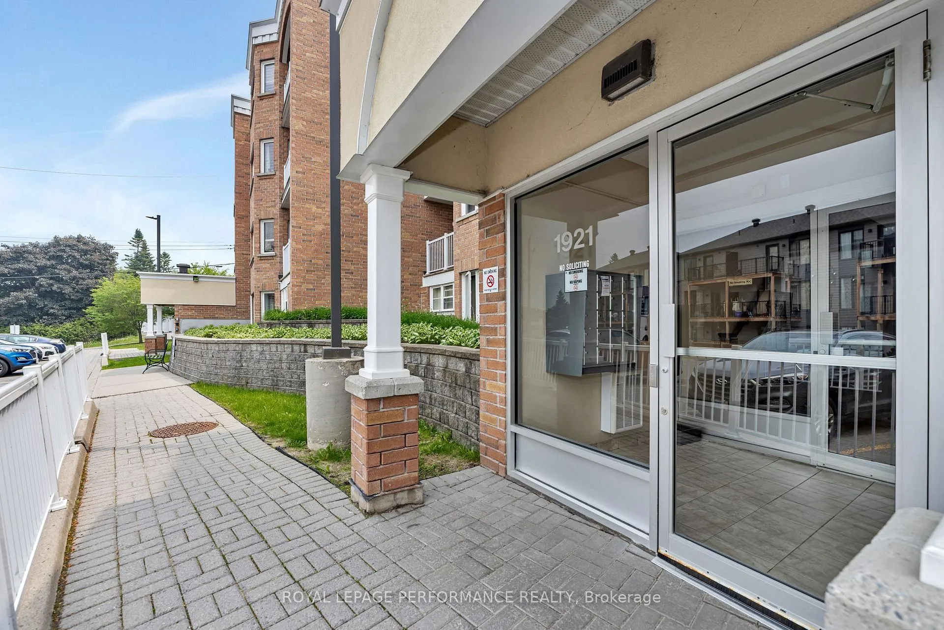 Photo 3 of Unit 203, 1921 St Joseph Boulevard, Ottawa, Convent Glen South — HOMEH