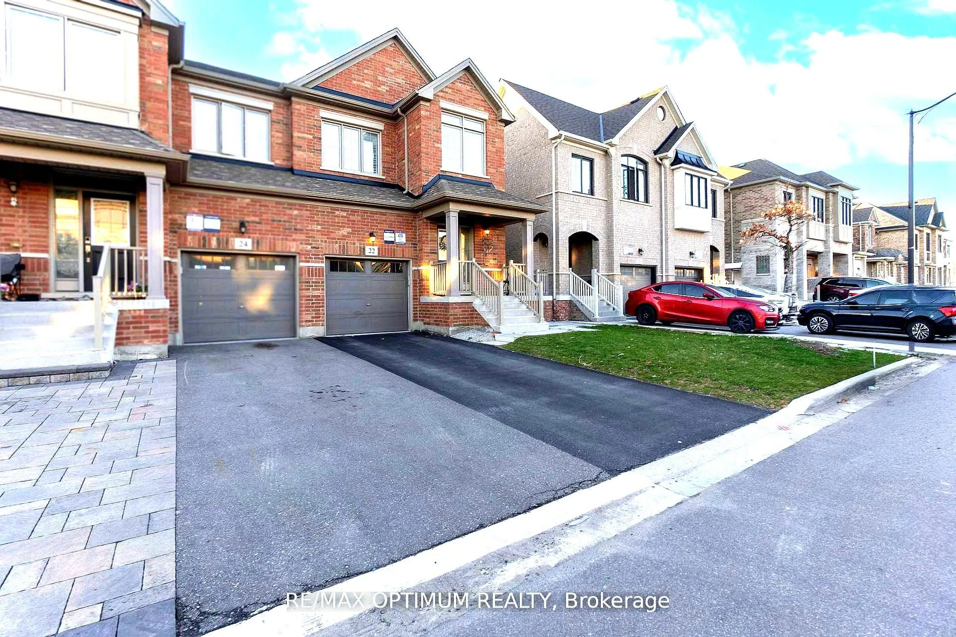 Photo 2 of 22 Fordham Road, Brampton, Bram West — HOMEH