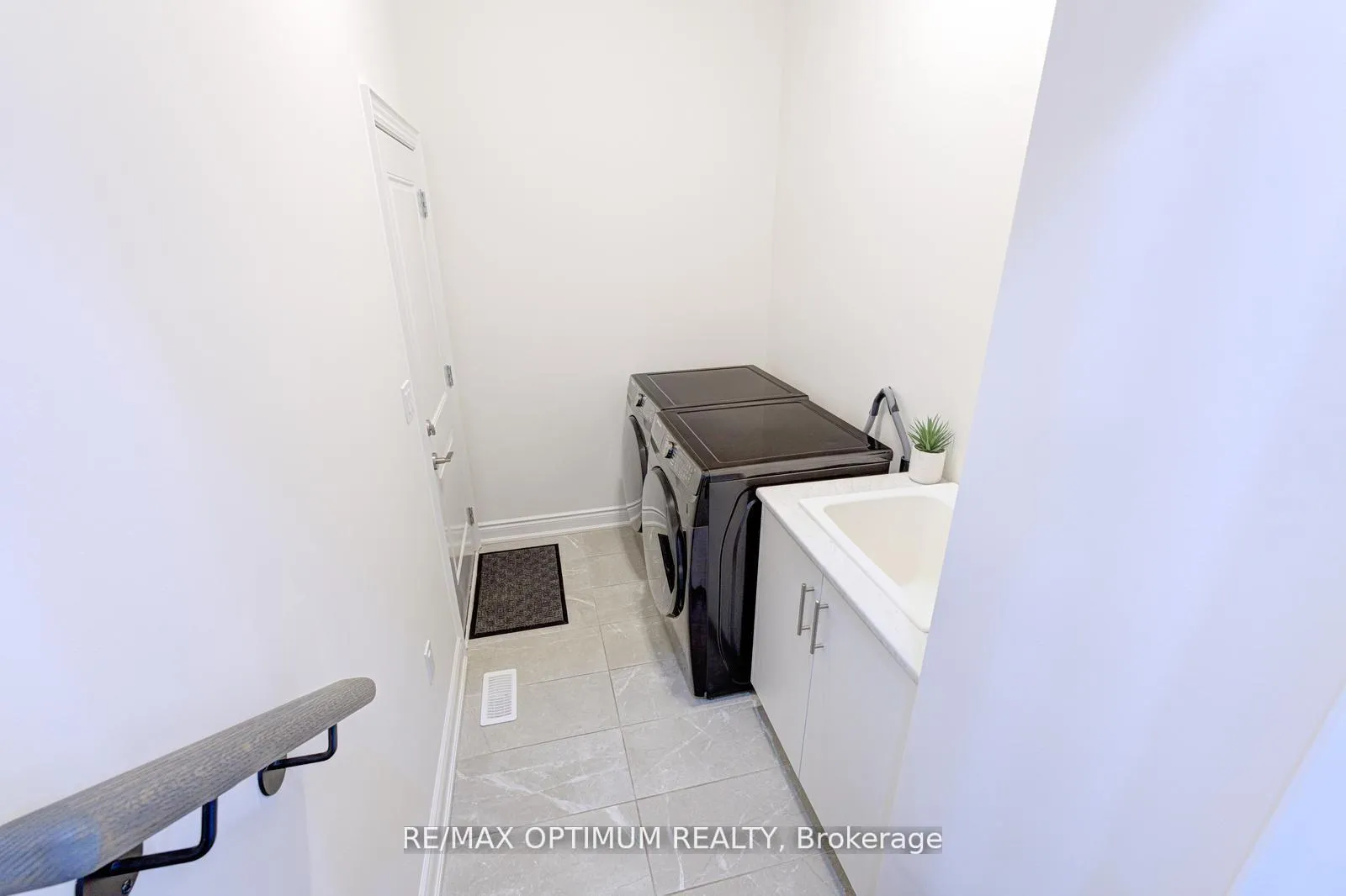 Photo 31 of 22 Fordham Road, Brampton, Bram West — HOMEH