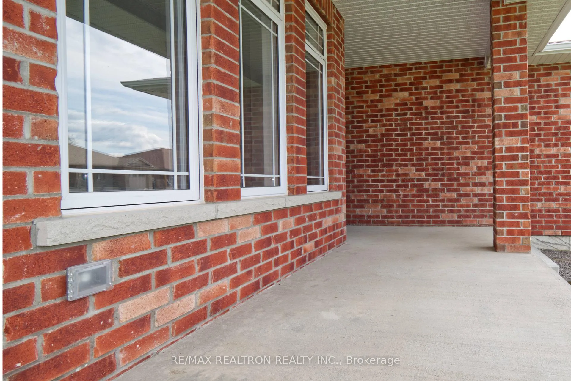 Photo 4 of 51 Wims Way, Belleville, Thurlow Ward — HOMEH