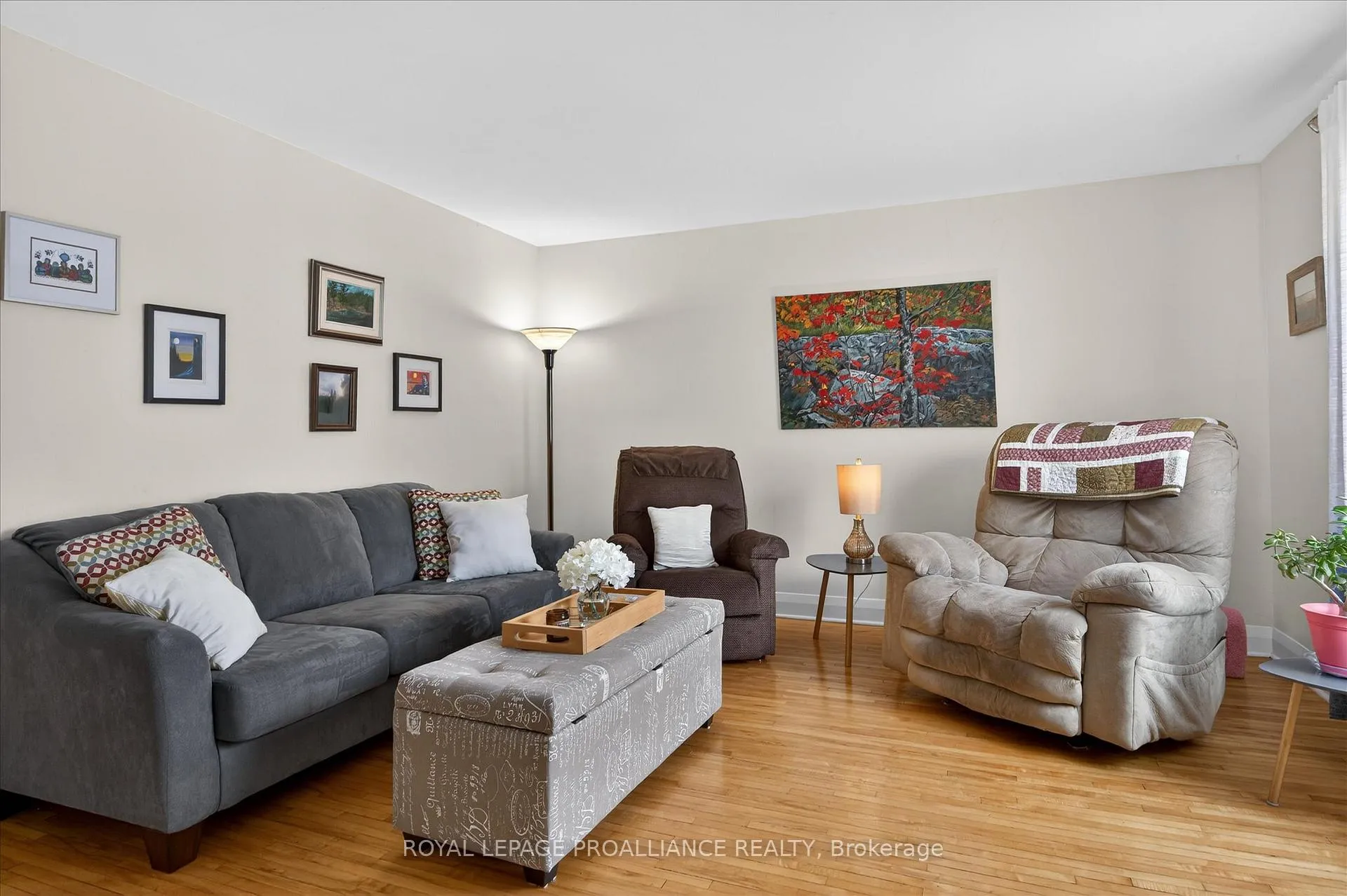 Photo 6 of 637 Beverly Street, Peterborough, Ashburnham Ward 4 — HOMEH