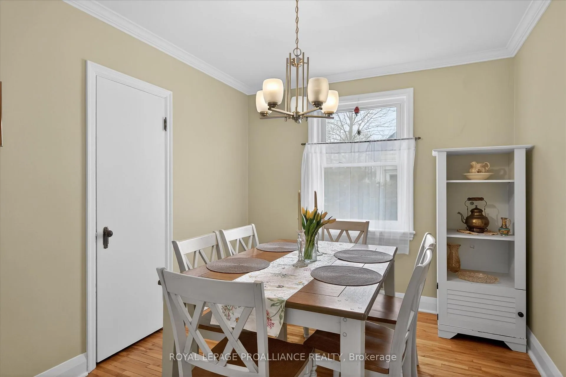 Photo 11 of 637 Beverly Street, Peterborough, Ashburnham Ward 4 — HOMEH
