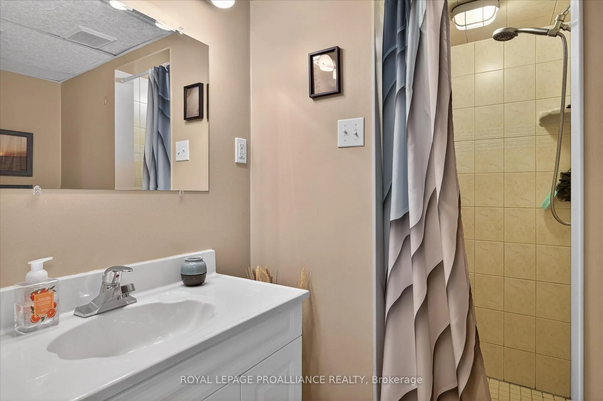 Photo 23 of 637 Beverly Street, Peterborough, Ashburnham Ward 4 — HOMEH