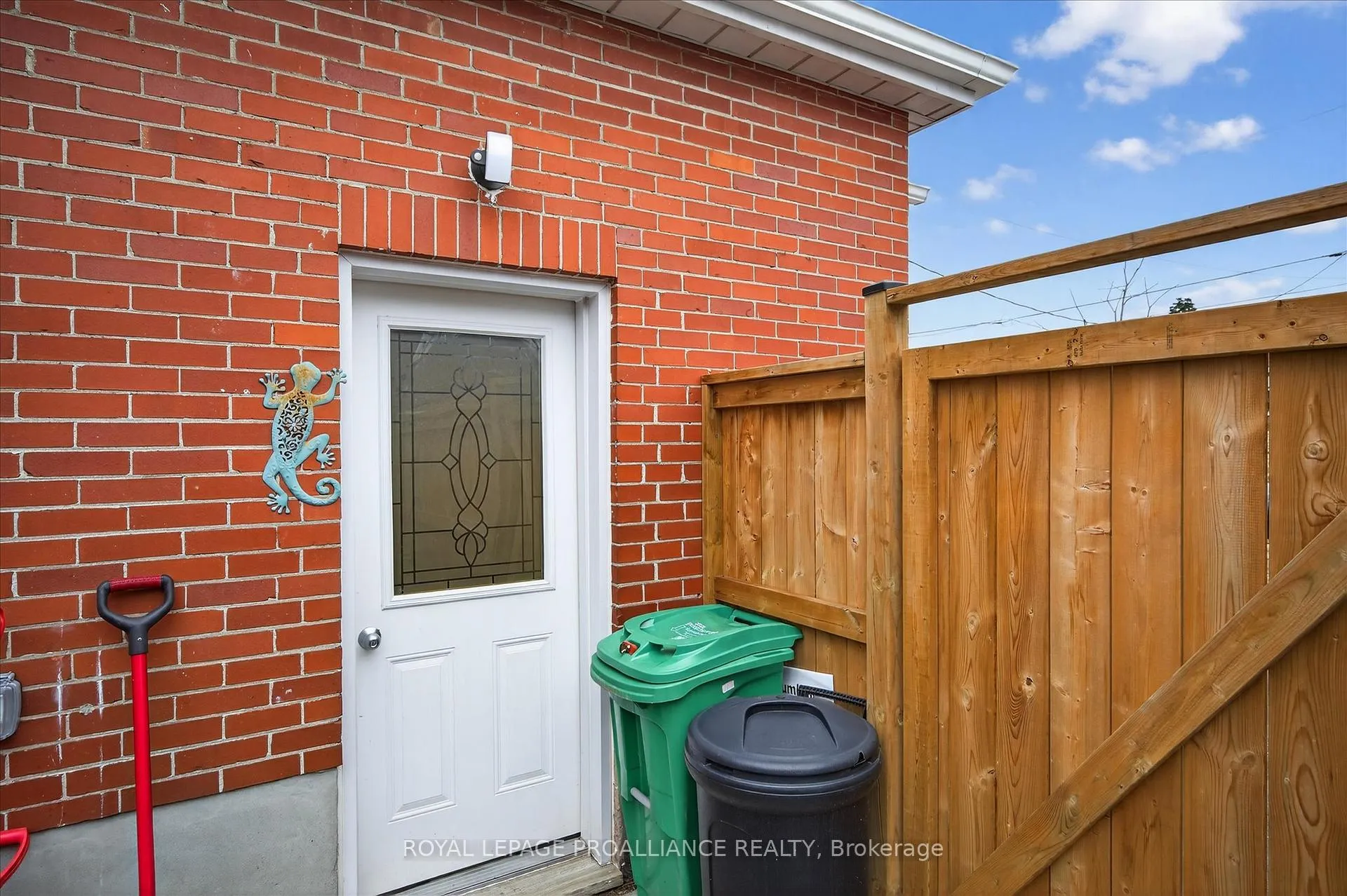 Photo 25 of 637 Beverly Street, Peterborough, Ashburnham Ward 4 — HOMEH