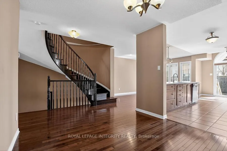 Photo 4 of 672 Pepperville Crescent E, Ottawa, Kanata - Emerald Meadows/Trailwest — HOMEH