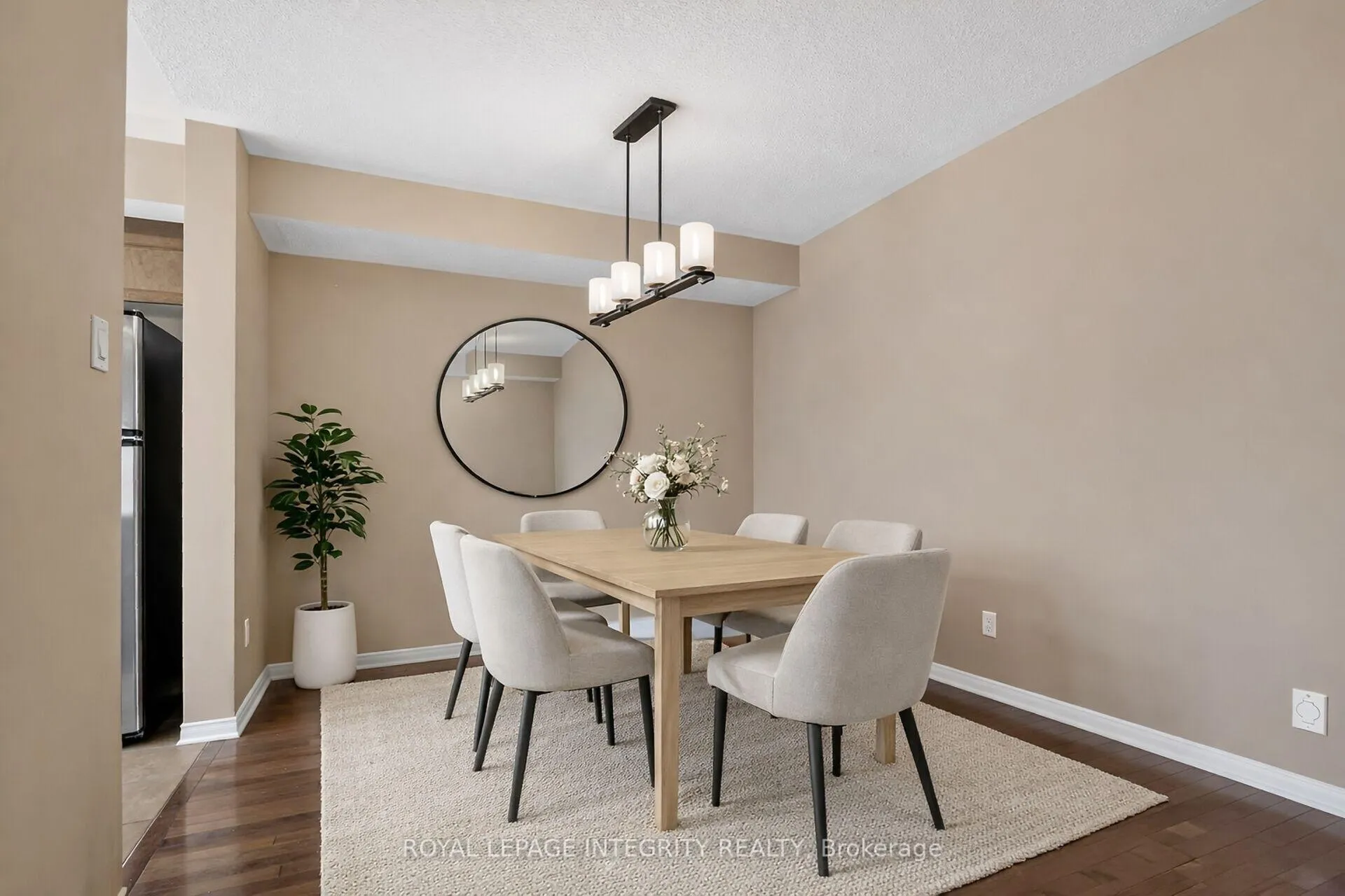Photo 6 of 672 Pepperville Crescent E, Ottawa, Kanata - Emerald Meadows/Trailwest — HOMEH